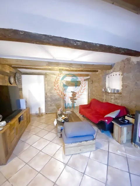 Charmante maison de village avec atelier et cour à Le Muy 