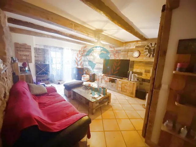 Charmante maison de village avec atelier et cour à Le Muy 