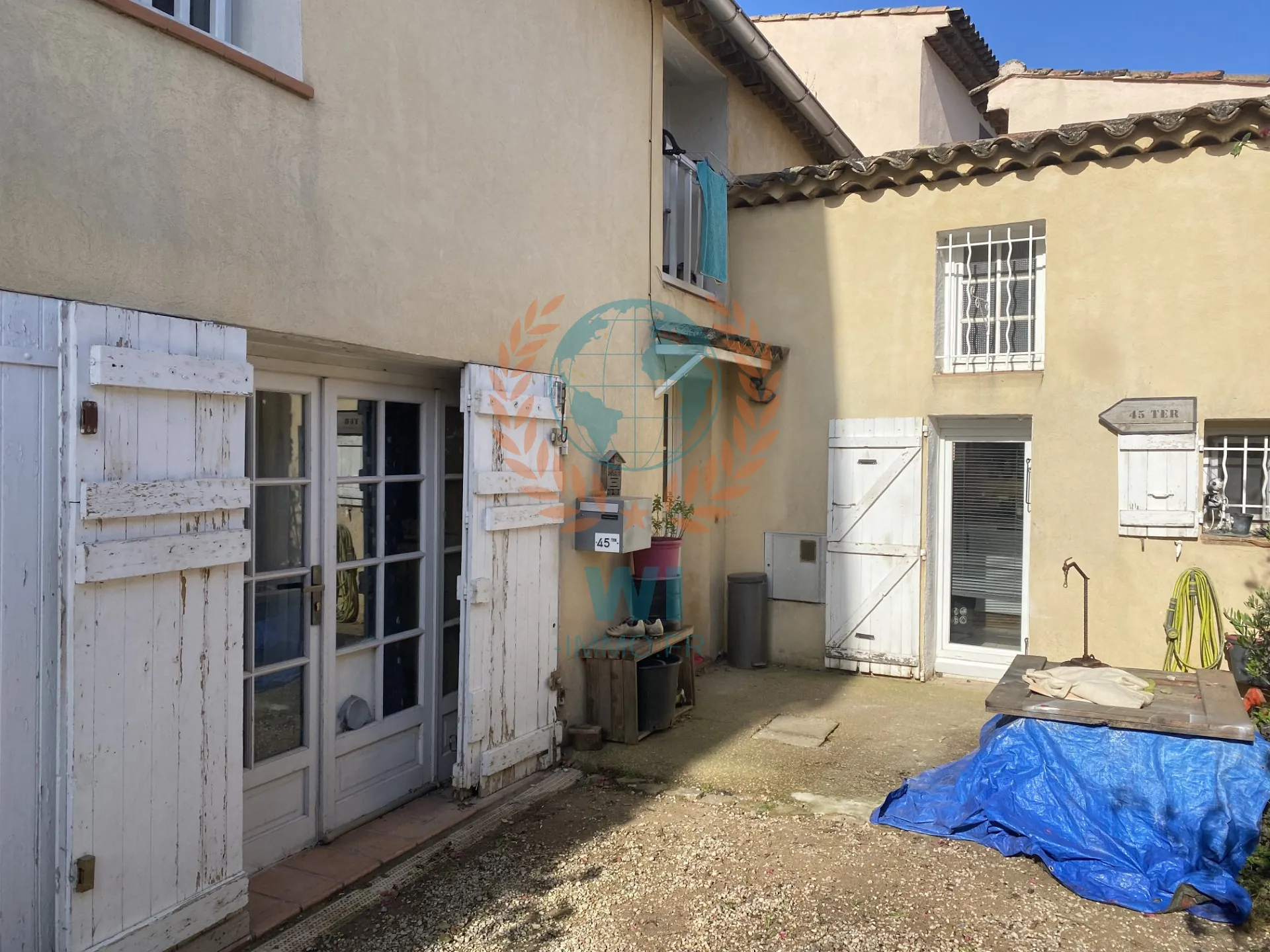 Charmante maison de village avec atelier et cour à Le Muy 