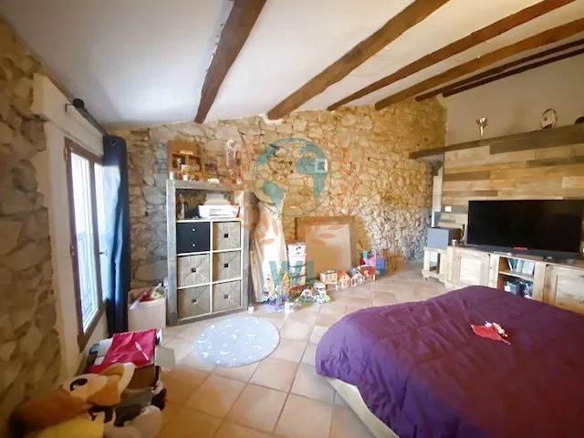 Charmante maison de village avec atelier et cour à Le Muy 