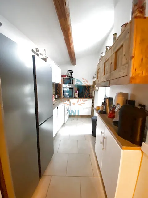 Charmante maison de village avec atelier et cour à Le Muy 