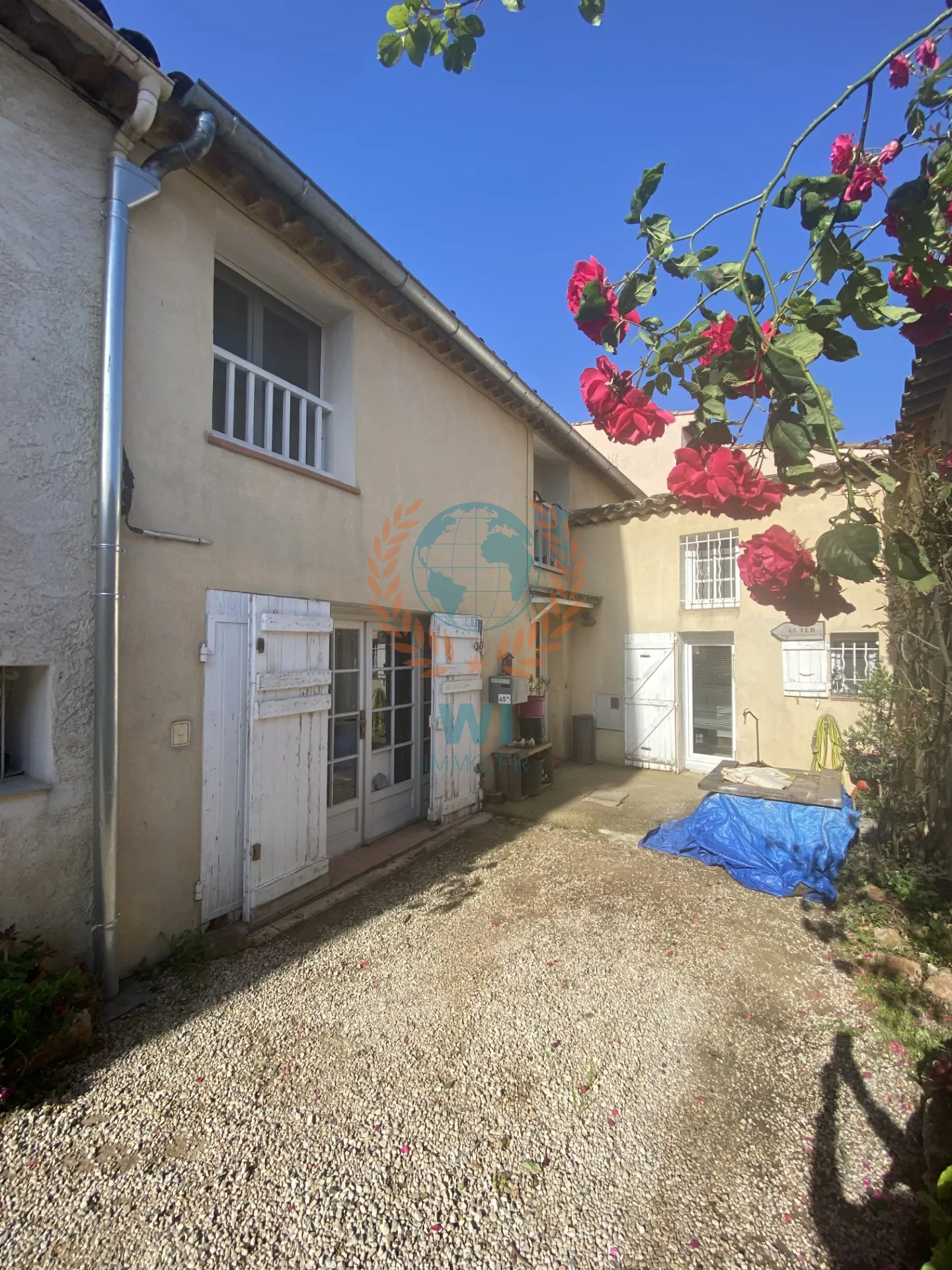 Charmante maison de village avec atelier et cour à Le Muy 