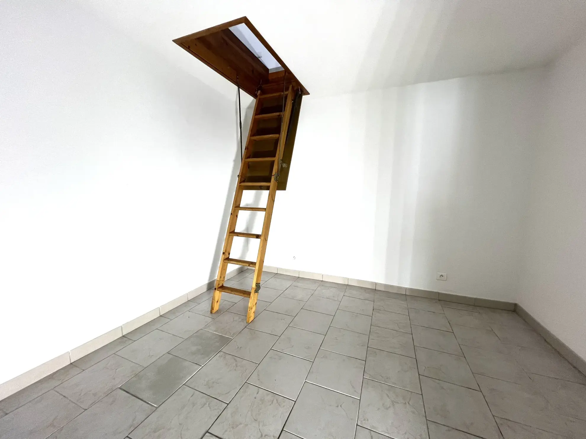 Appartement de 78 m² avec 3 chambres à Saint-Girons – Bonne rentabilité 