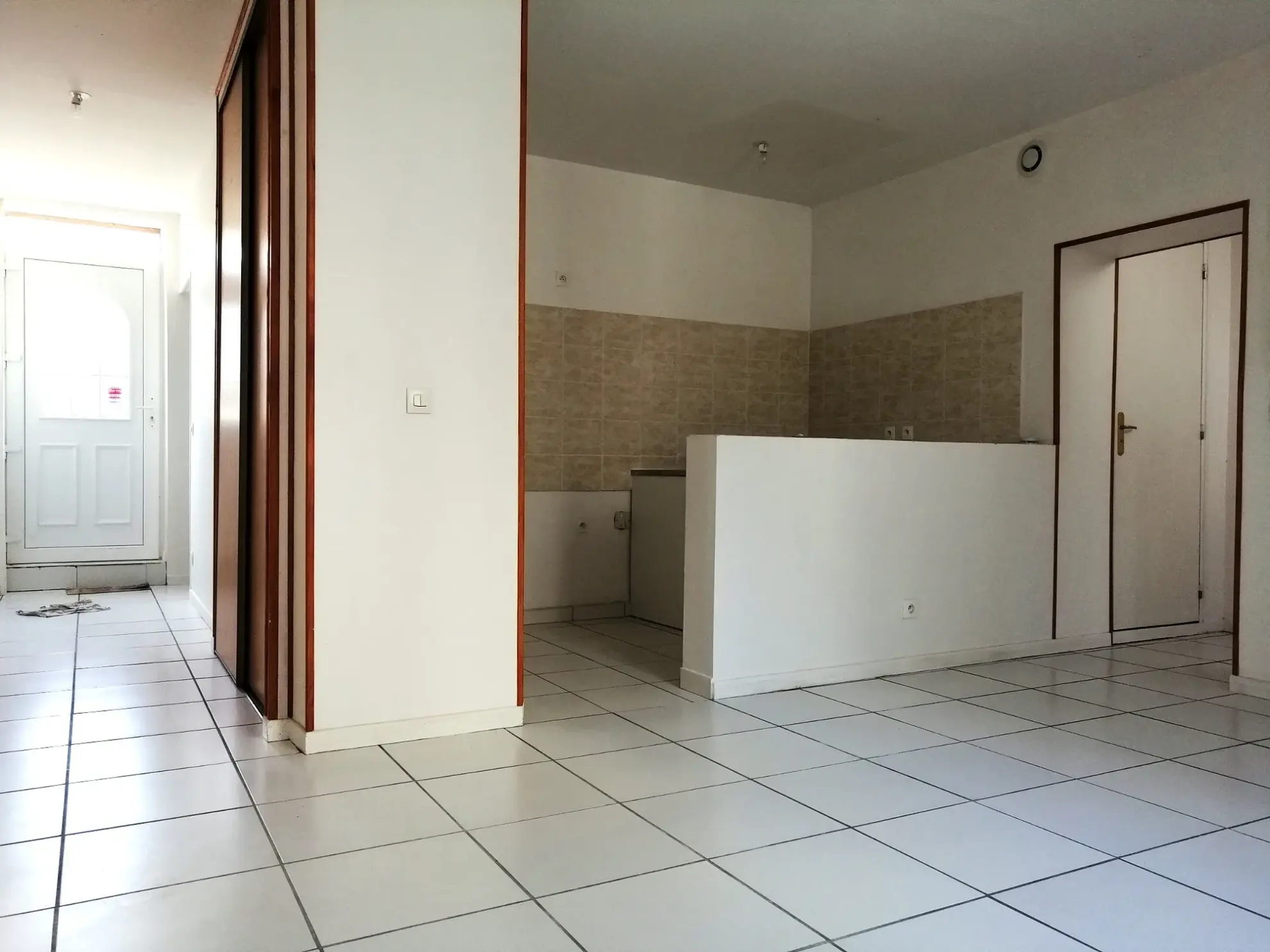Immeuble à vendre à Nevers avec 4 appartements et jardin, excellent potentiel locatif 
