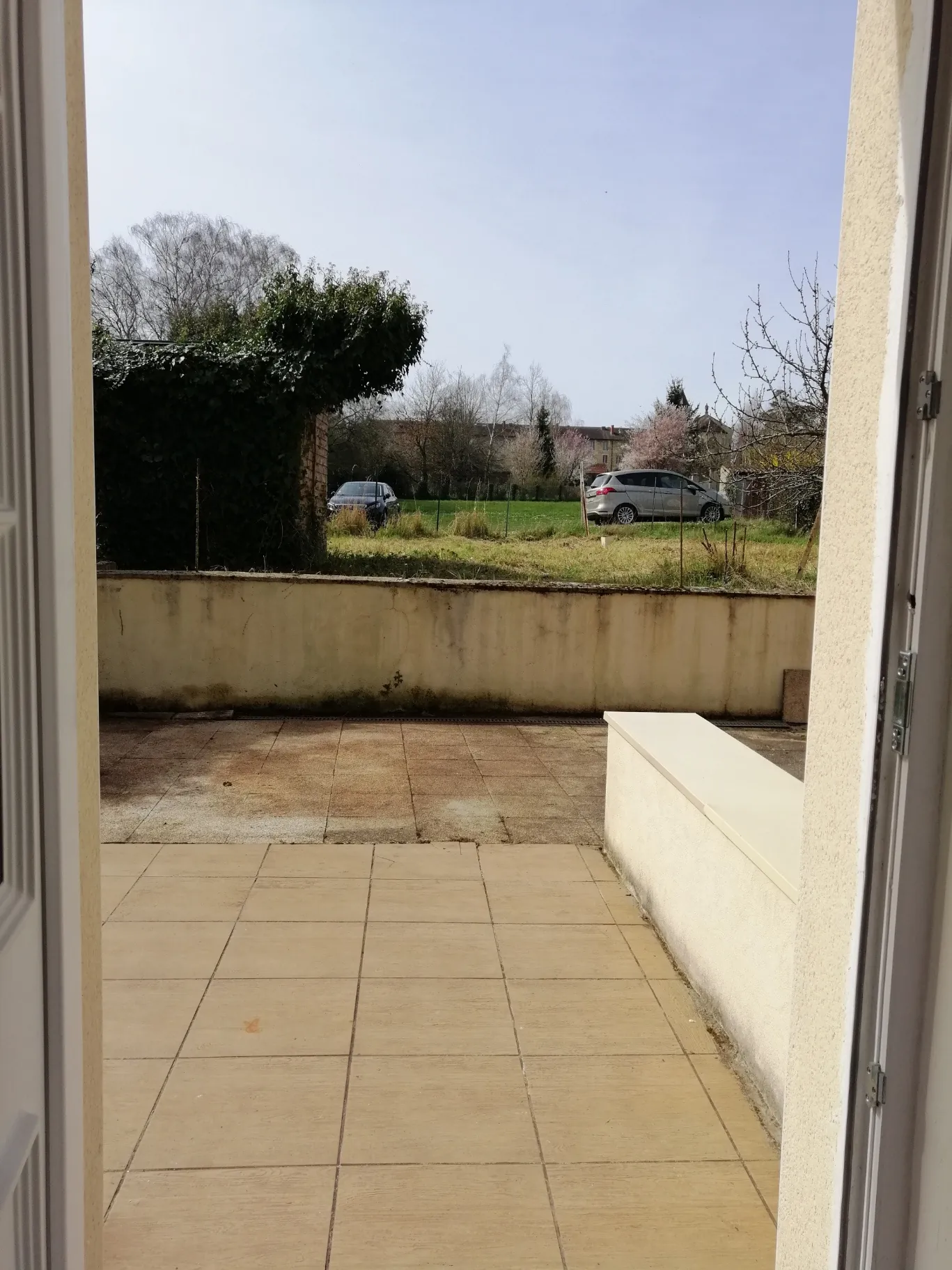 Immeuble à vendre à Nevers avec 4 appartements et jardin, excellent potentiel locatif 