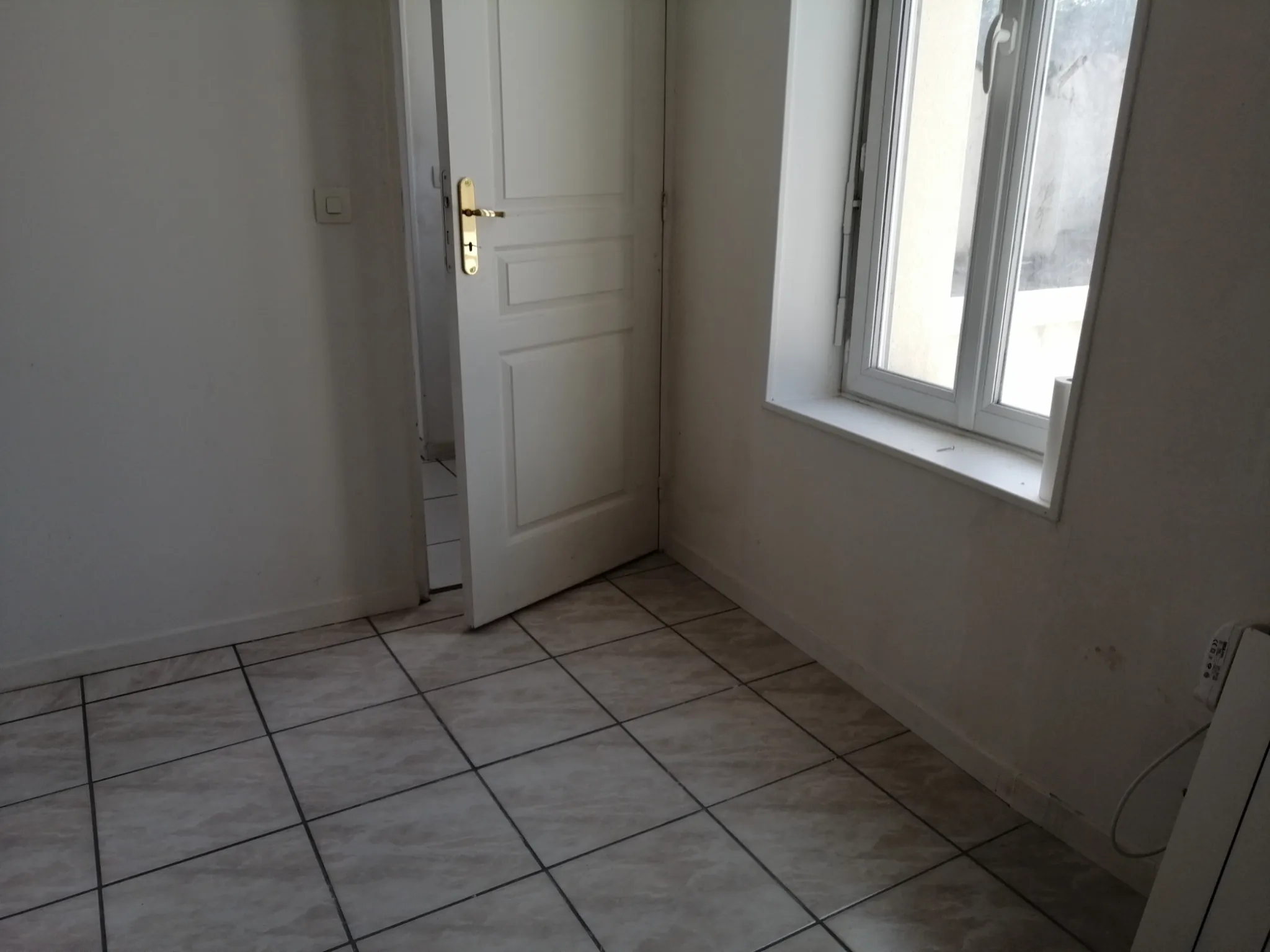 Immeuble à vendre à Nevers avec 4 appartements et jardin, excellent potentiel locatif 