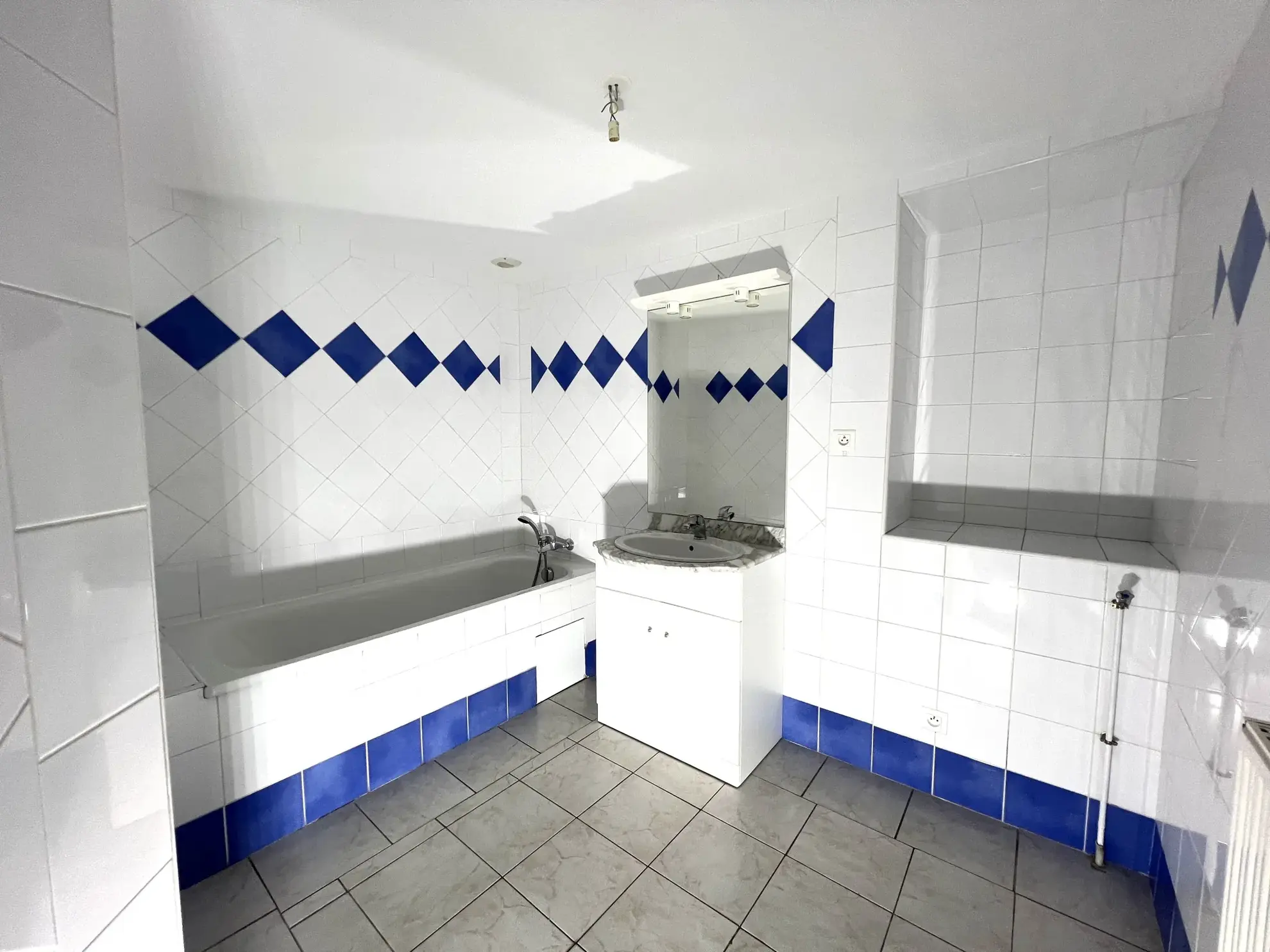 Appartement de 78 m² avec 3 chambres à Saint-Girons – Bonne rentabilité 