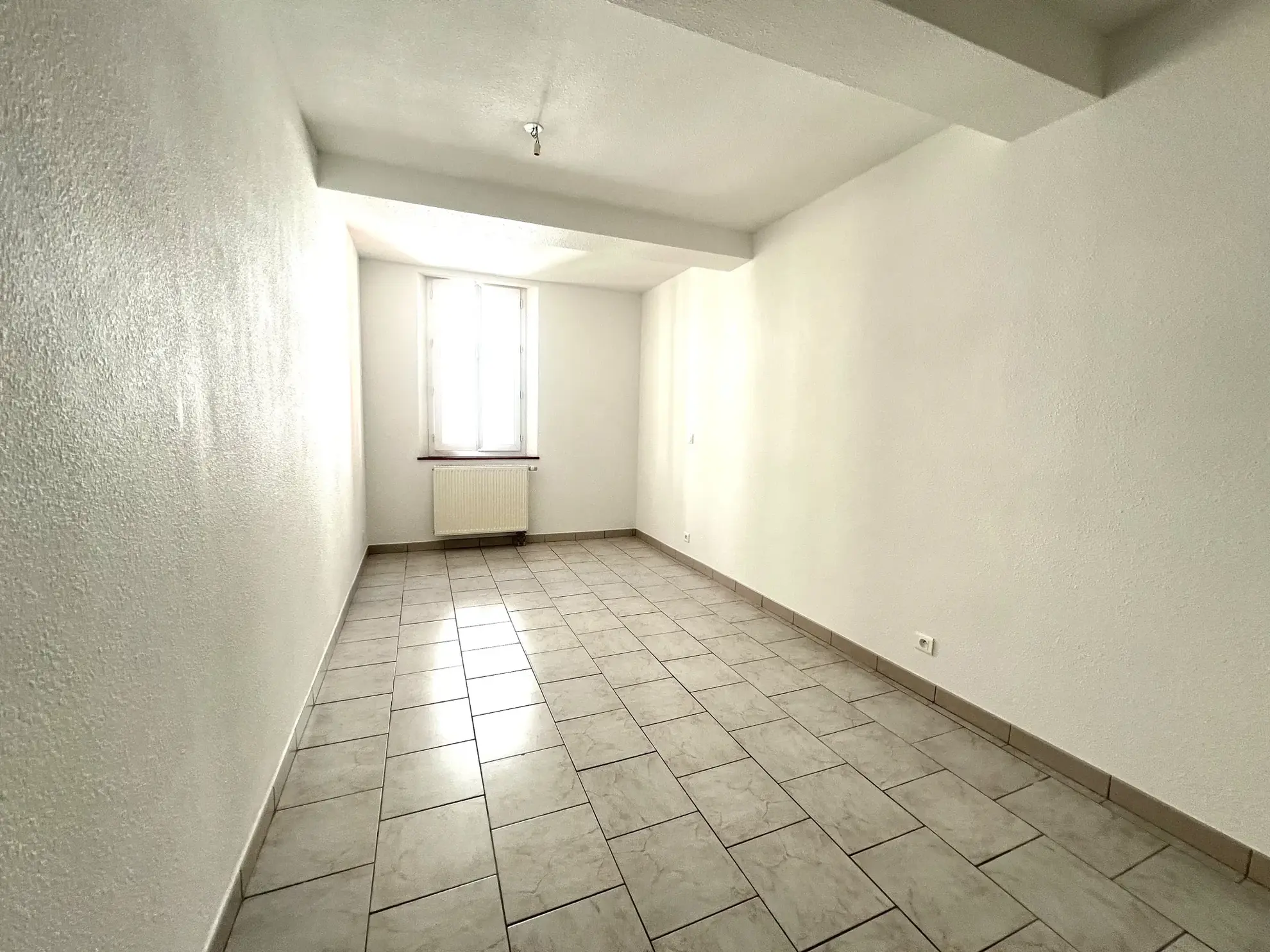 Appartement de 78 m² avec 3 chambres à Saint-Girons – Bonne rentabilité 