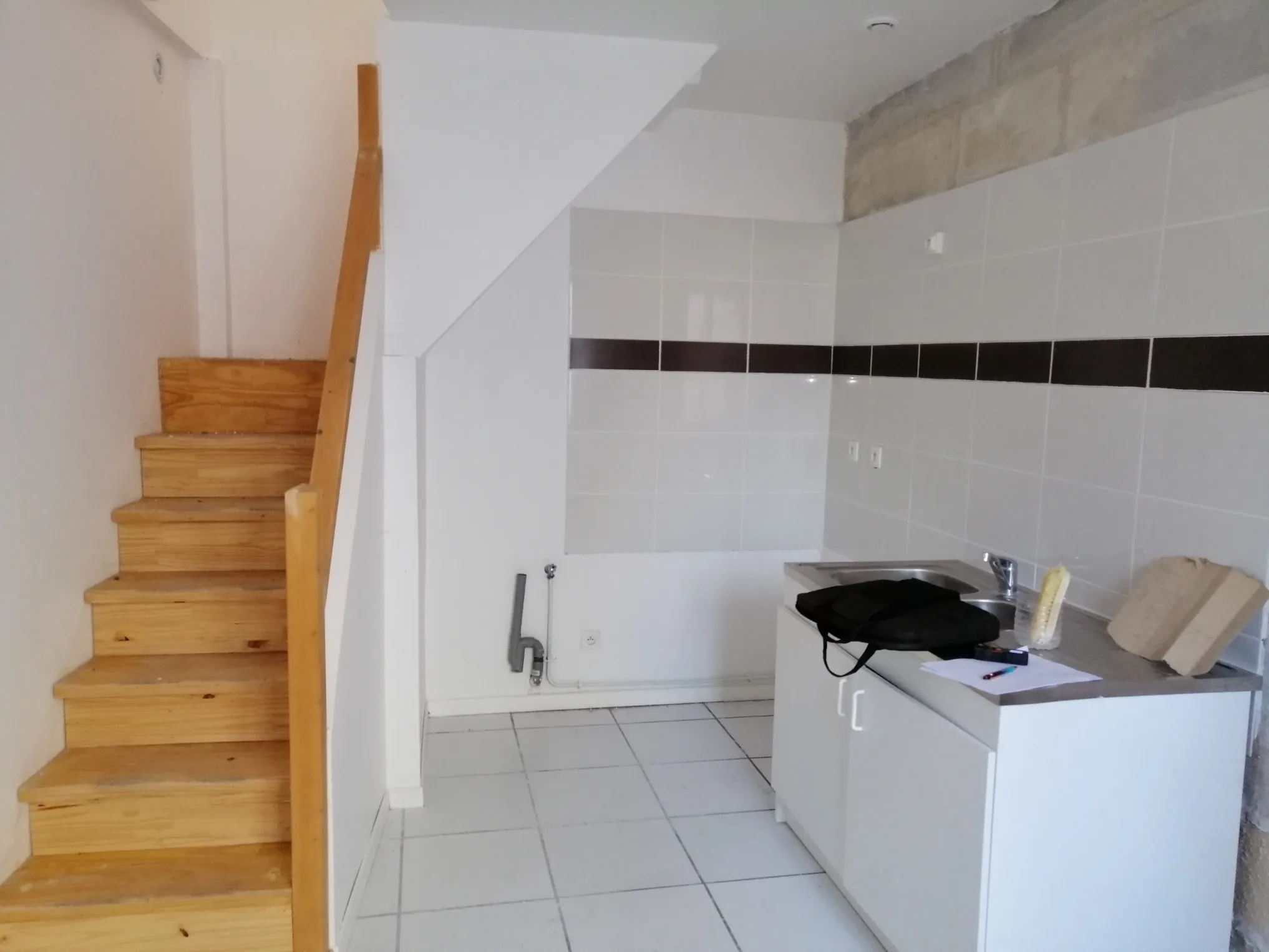 Immeuble à vendre à Nevers avec 4 appartements et jardin, excellent potentiel locatif 