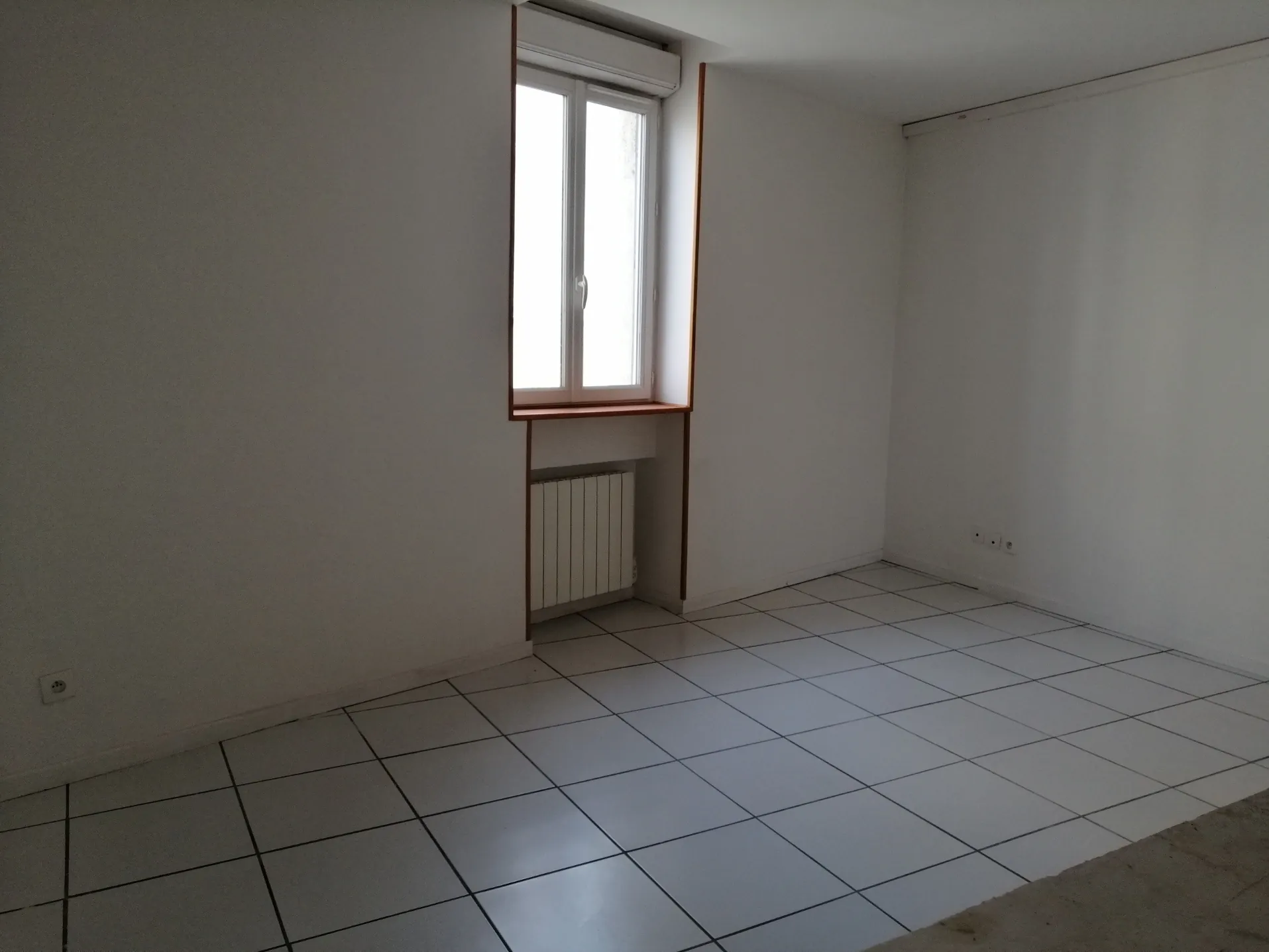 Immeuble à vendre à Nevers avec 4 appartements et jardin, excellent potentiel locatif 