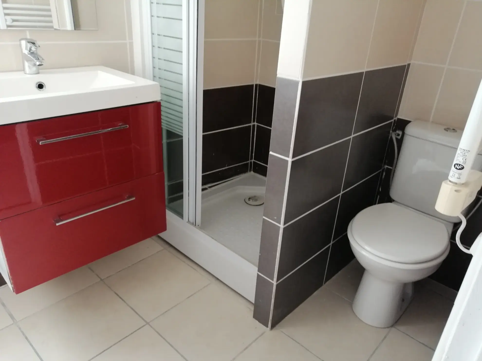 Immeuble à vendre à Nevers avec 4 appartements et jardin, excellent potentiel locatif 