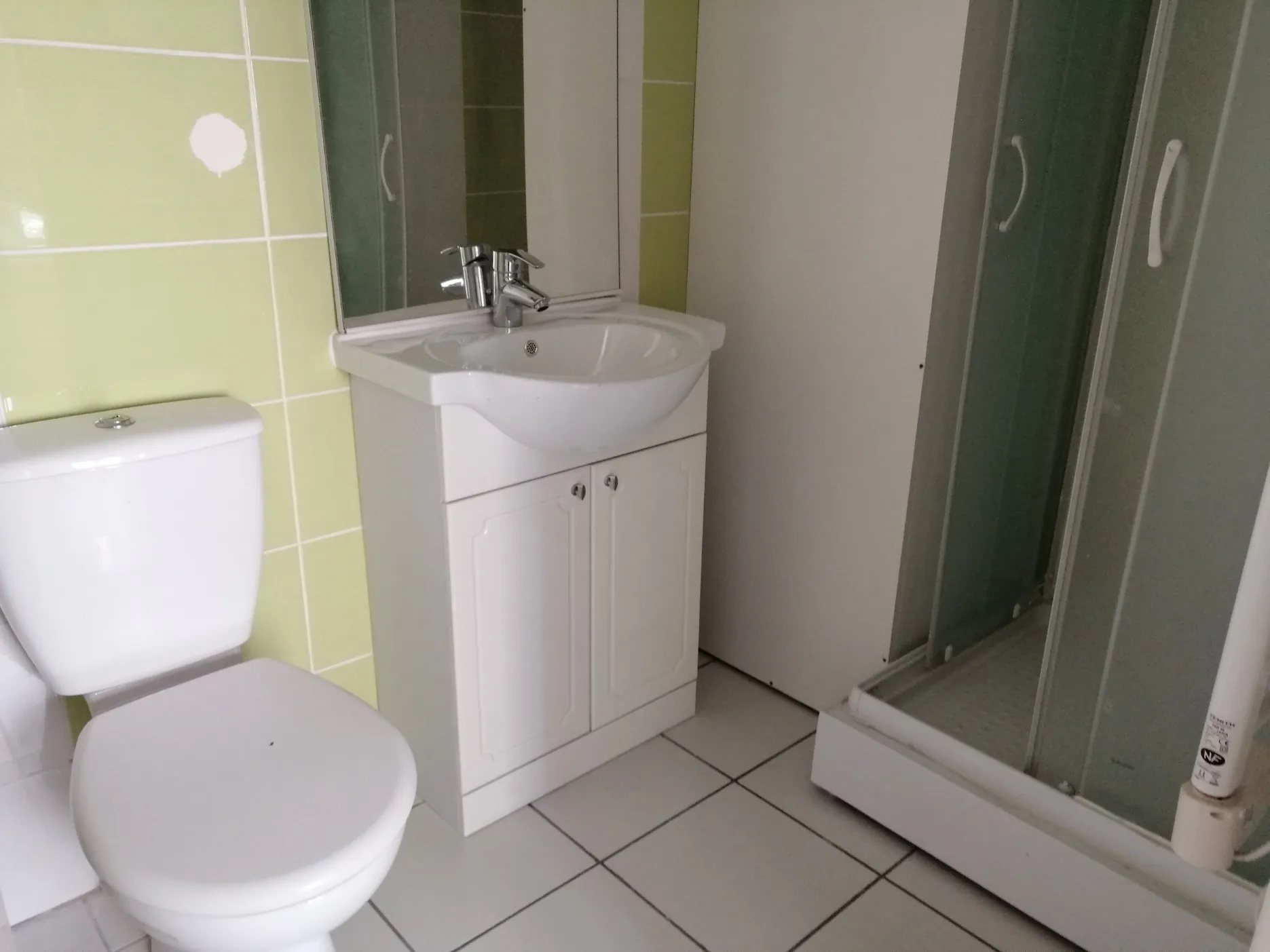 Immeuble à vendre à Nevers avec 4 appartements et jardin, excellent potentiel locatif 