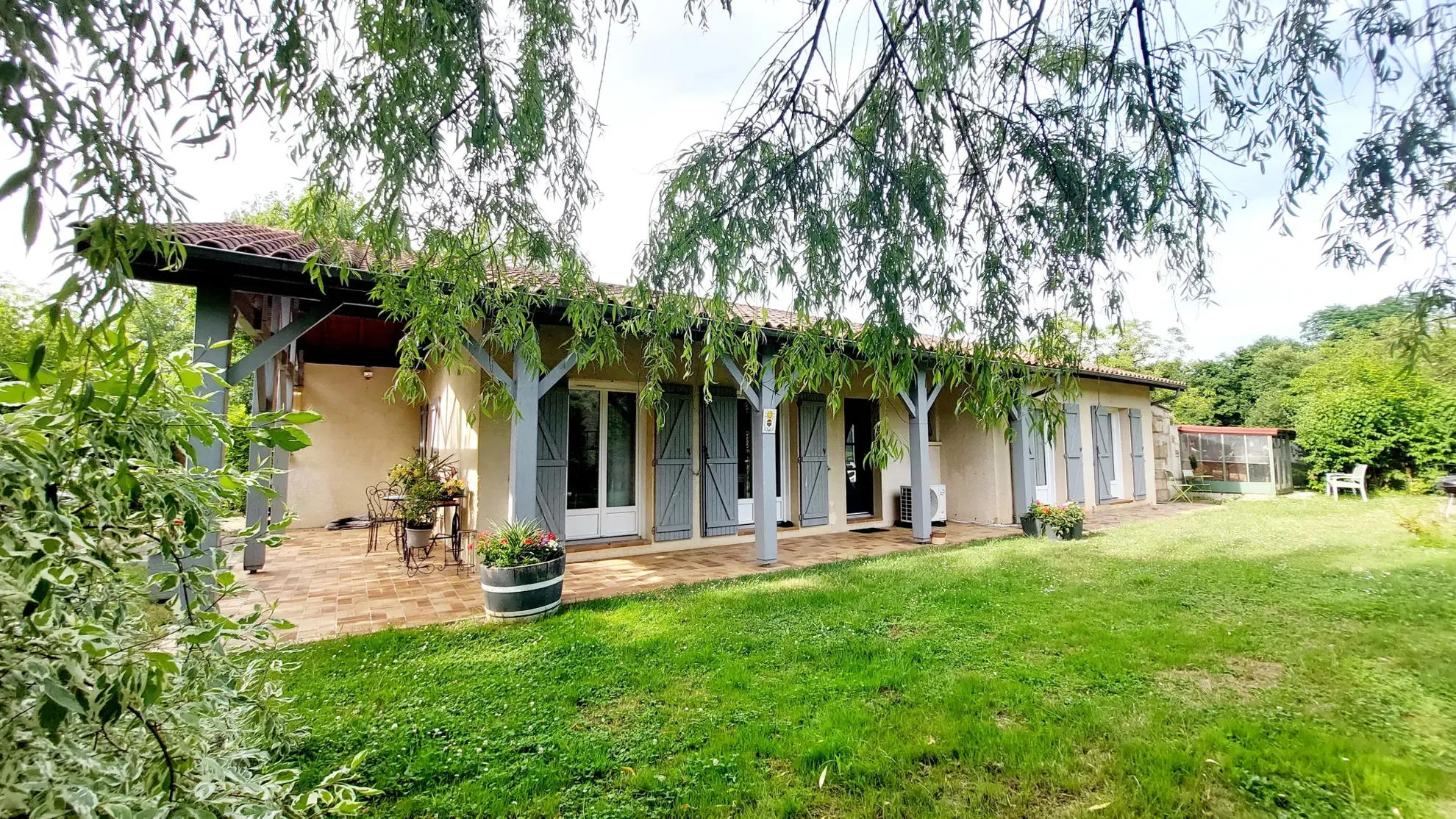 Maison de plain-pied de 120 m² avec piscine sur 2,5 ha à La Réole 