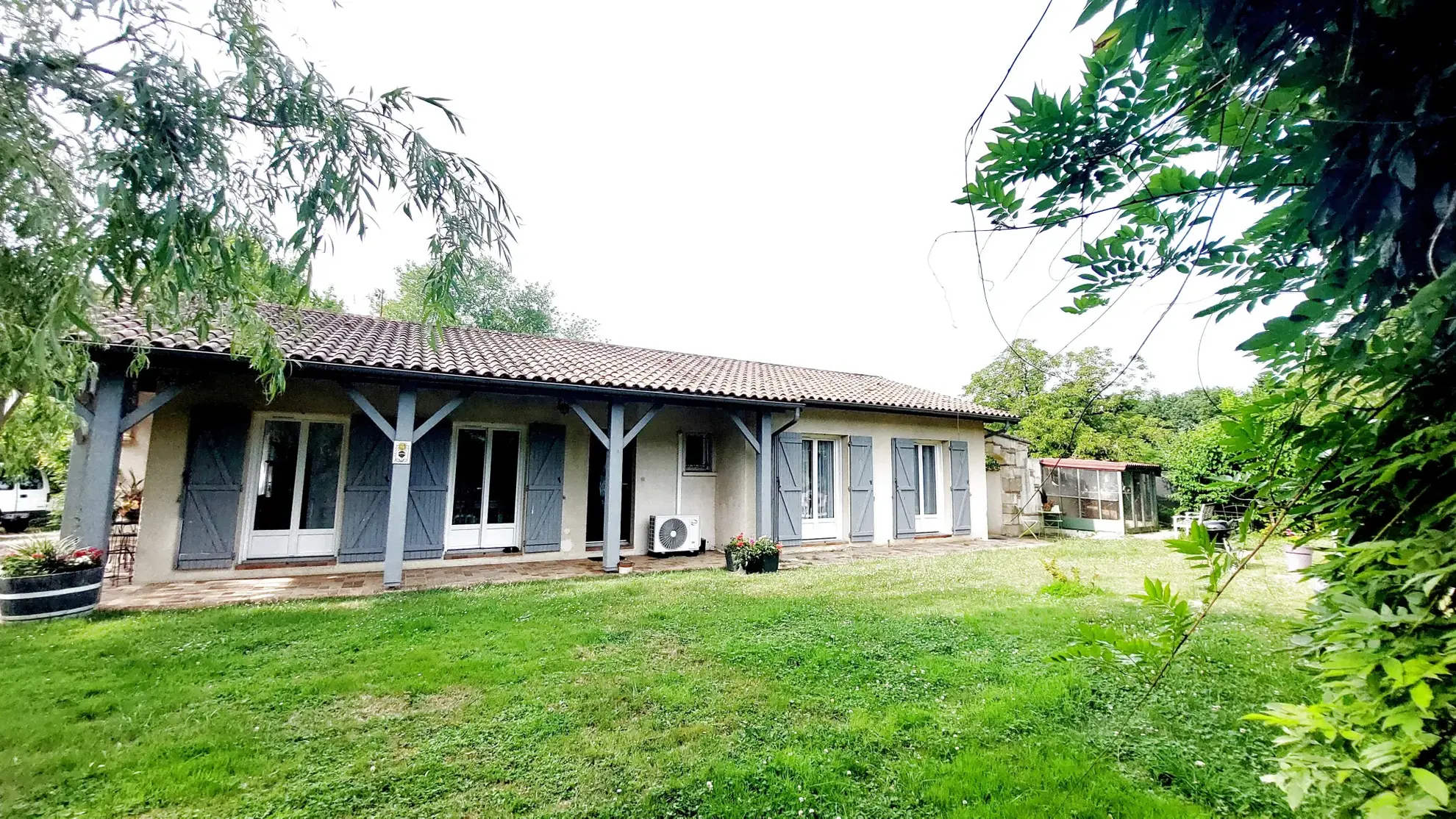 Maison de plain-pied de 120 m² avec piscine sur 2,5 ha à La Réole 