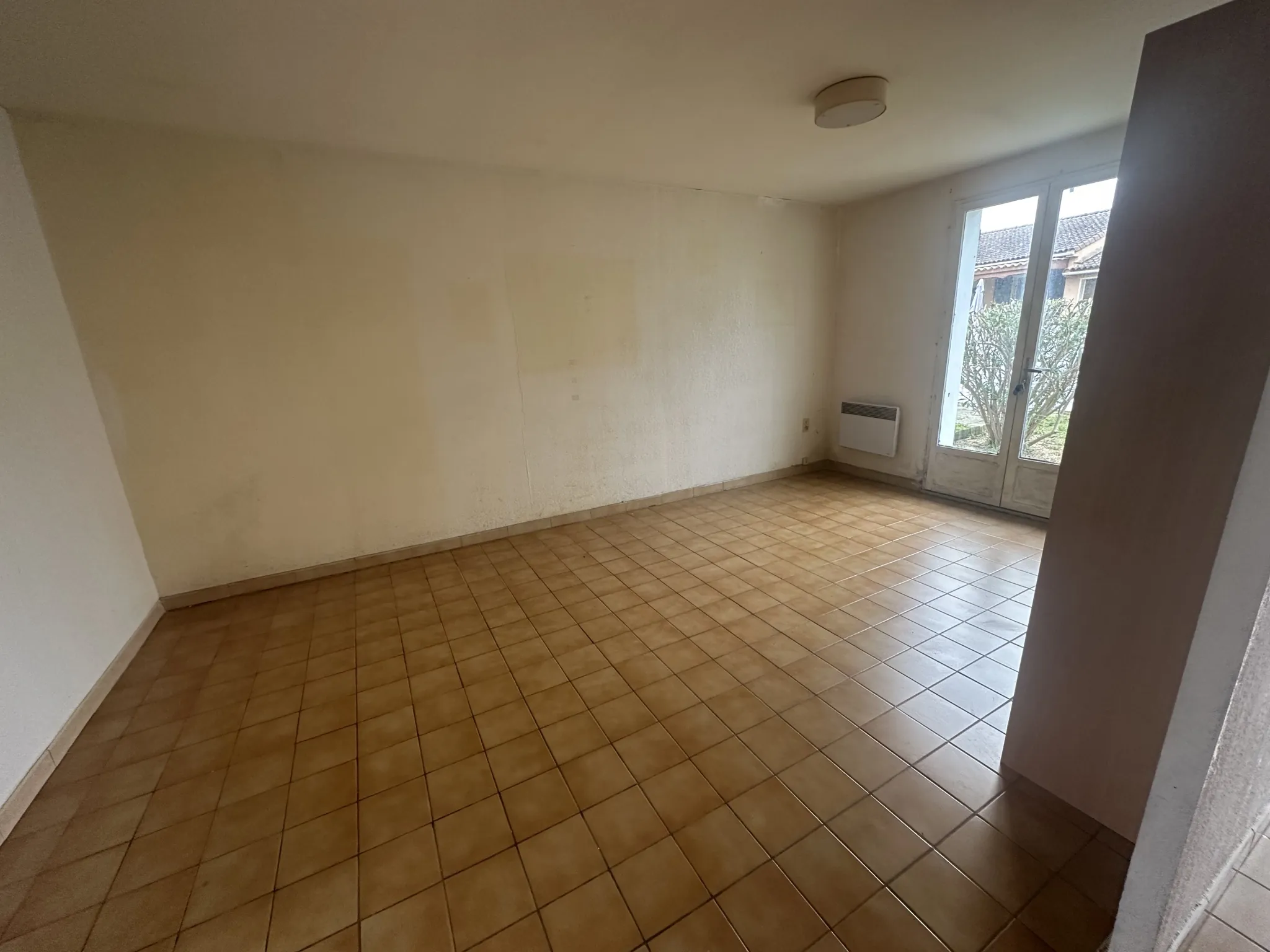 Maison à rénover à Carcassonne avec jardin et garage - Opportunité immobilière 