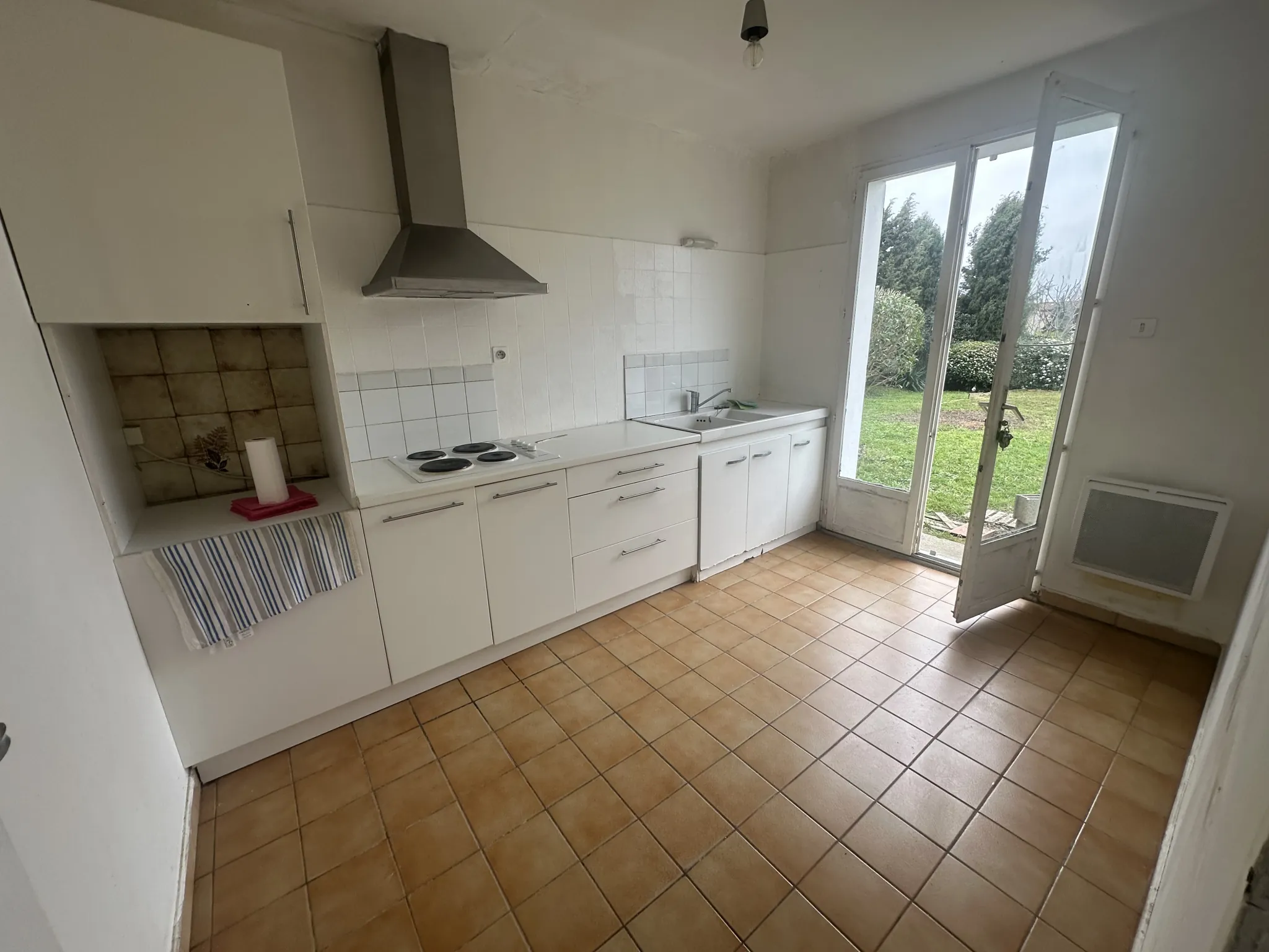 Maison à rénover à Carcassonne avec jardin et garage - Opportunité immobilière 