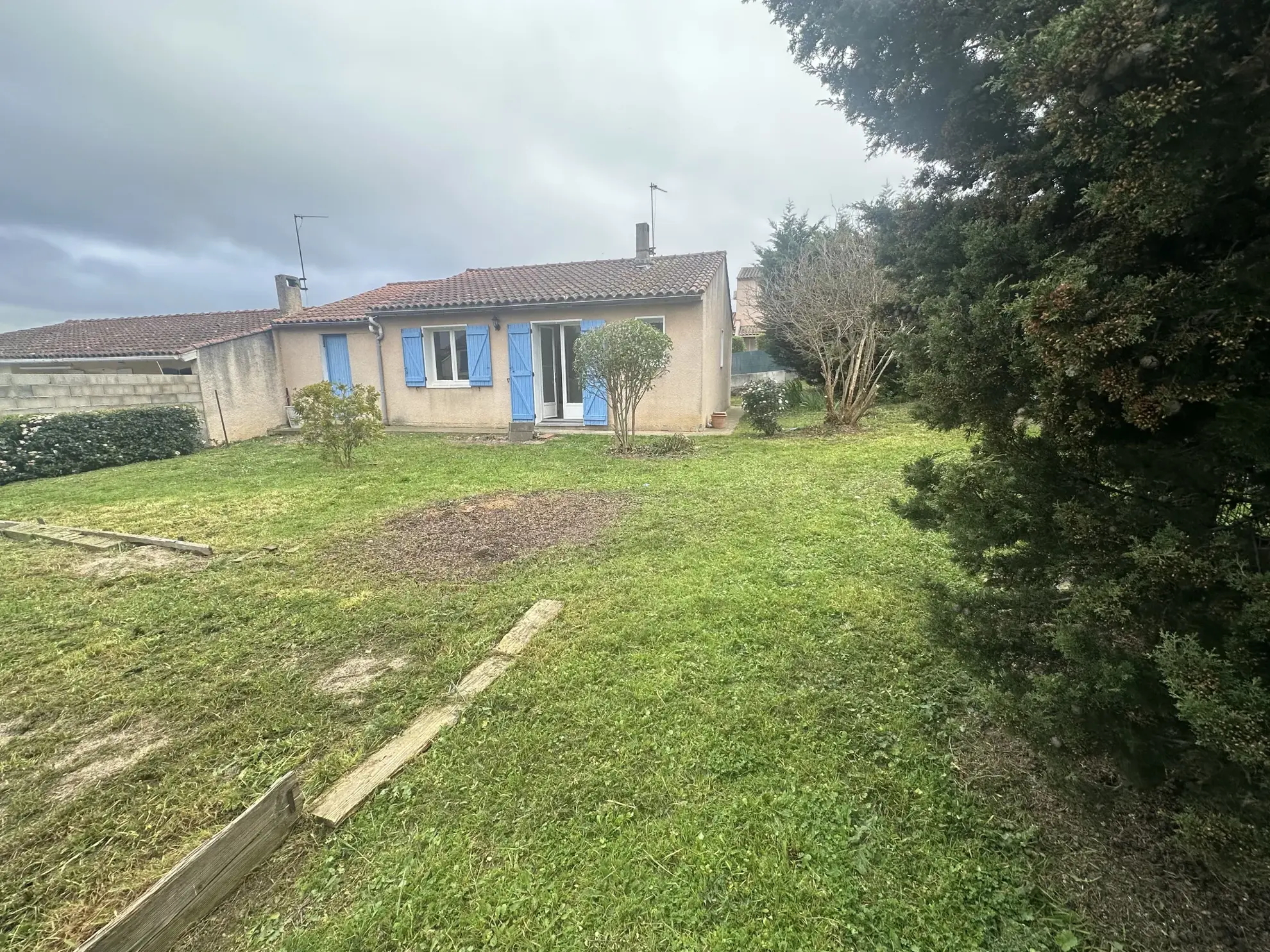 Maison à rénover à Carcassonne avec jardin et garage - Opportunité immobilière 