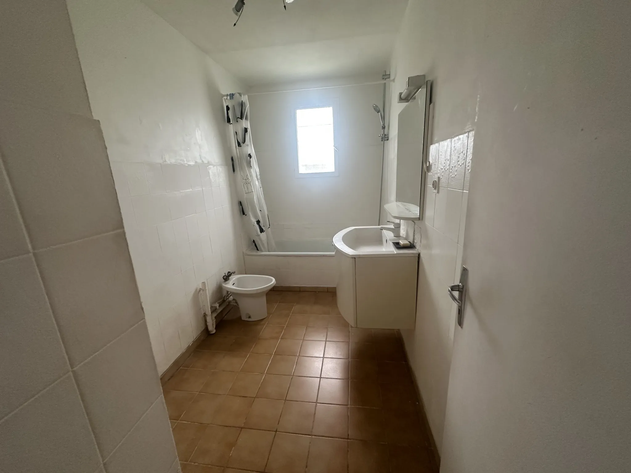 Maison à rénover à Carcassonne avec jardin et garage - Opportunité immobilière 