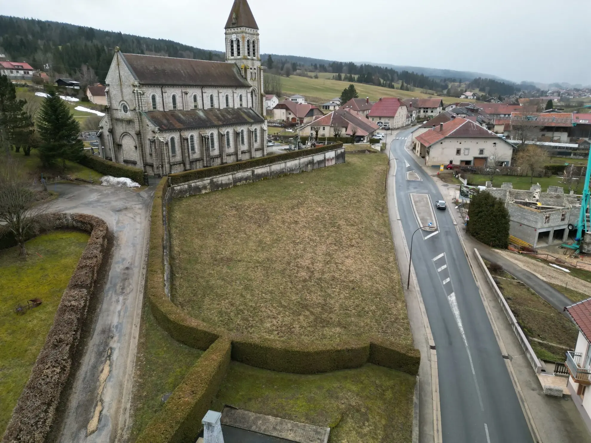 Terrain constructible de 570 m² proche de la frontière suisse à Longevilles Mont d'Or 
