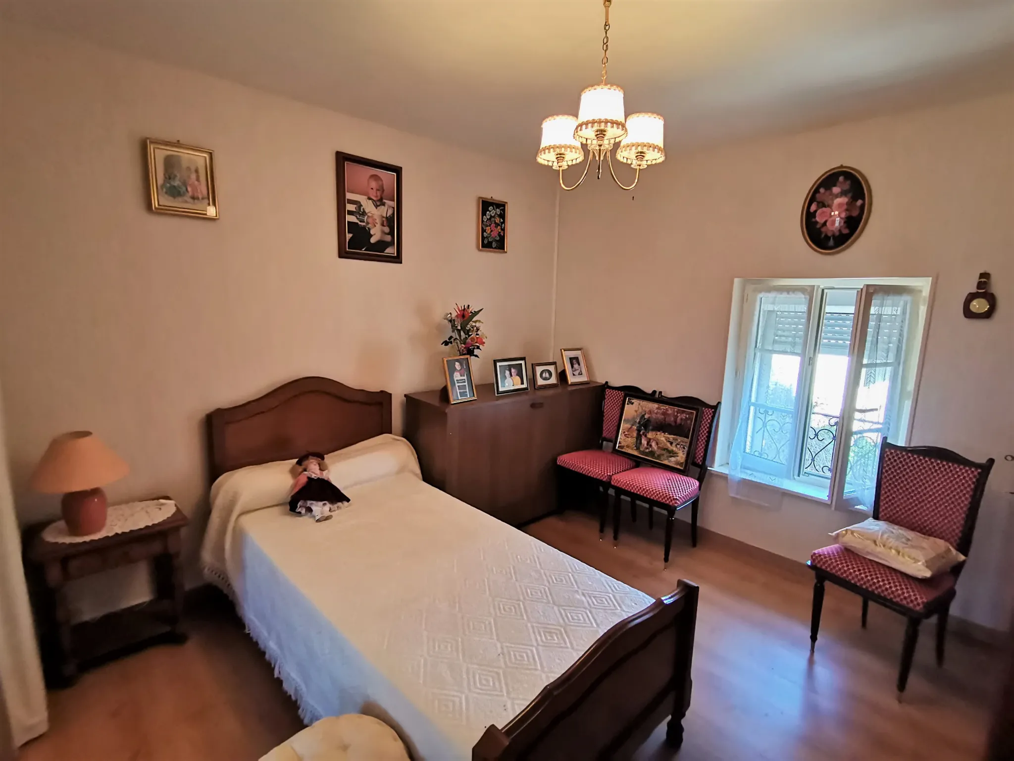 Maison en pierre à Prasville de 130m² avec cour et garage - À rénover 