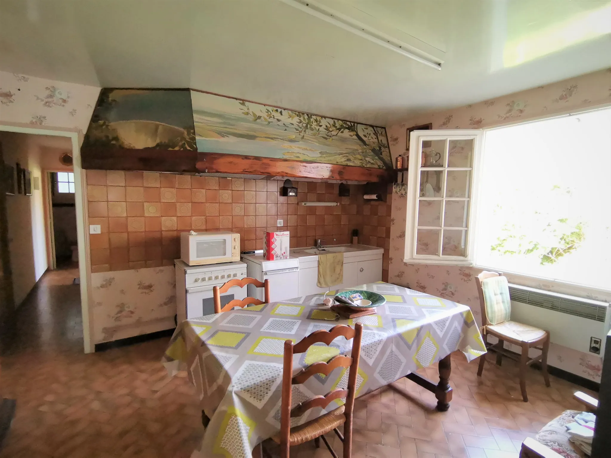 Maison en pierre à Prasville de 130m² avec cour et garage - À rénover 