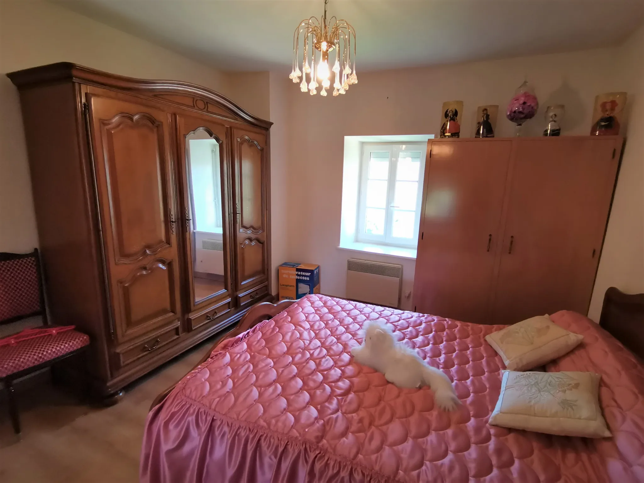 Maison en pierre à Prasville de 130m² avec cour et garage - À rénover 