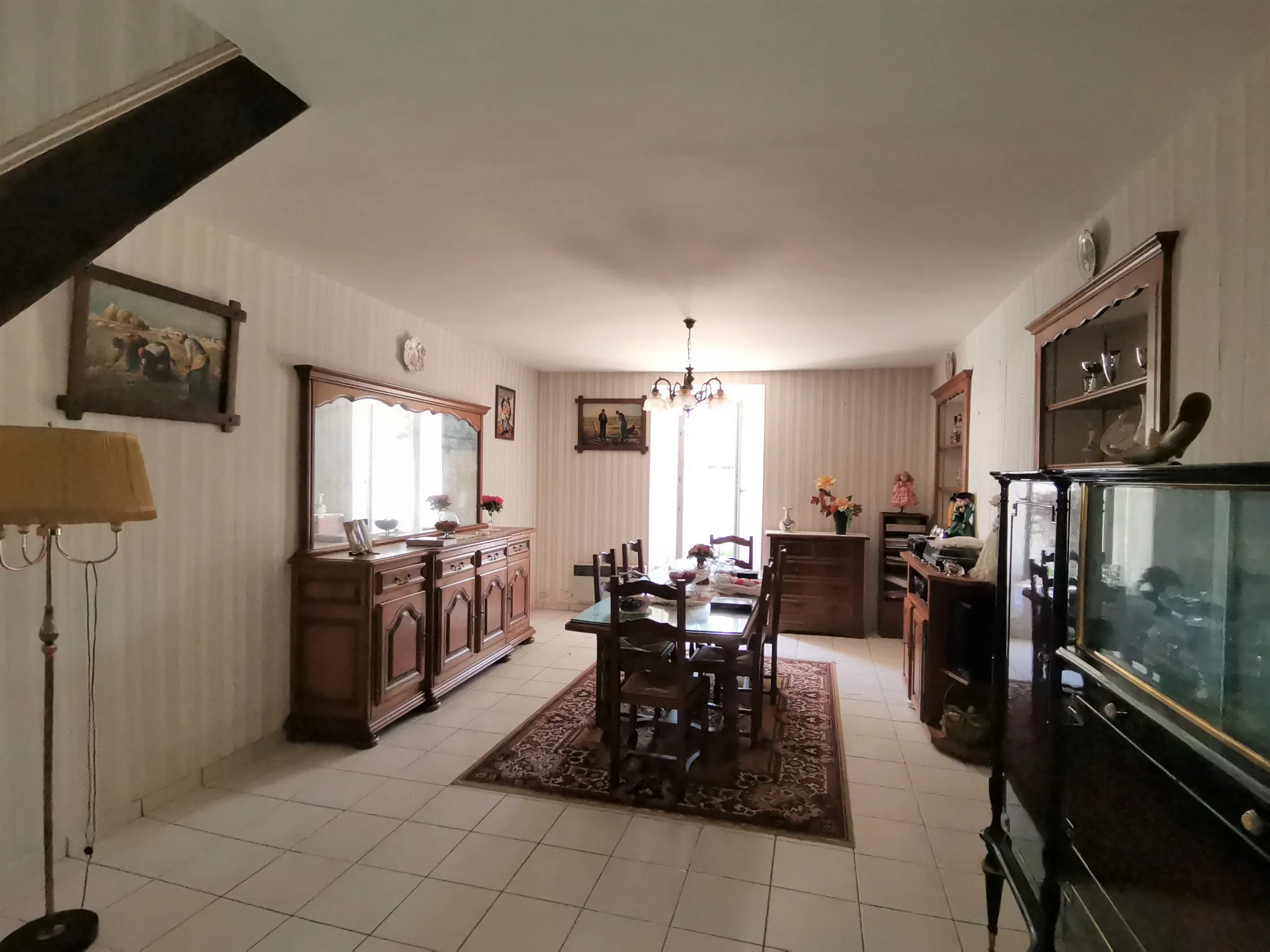 Maison en pierre à Prasville de 130m² avec cour et garage - À rénover 