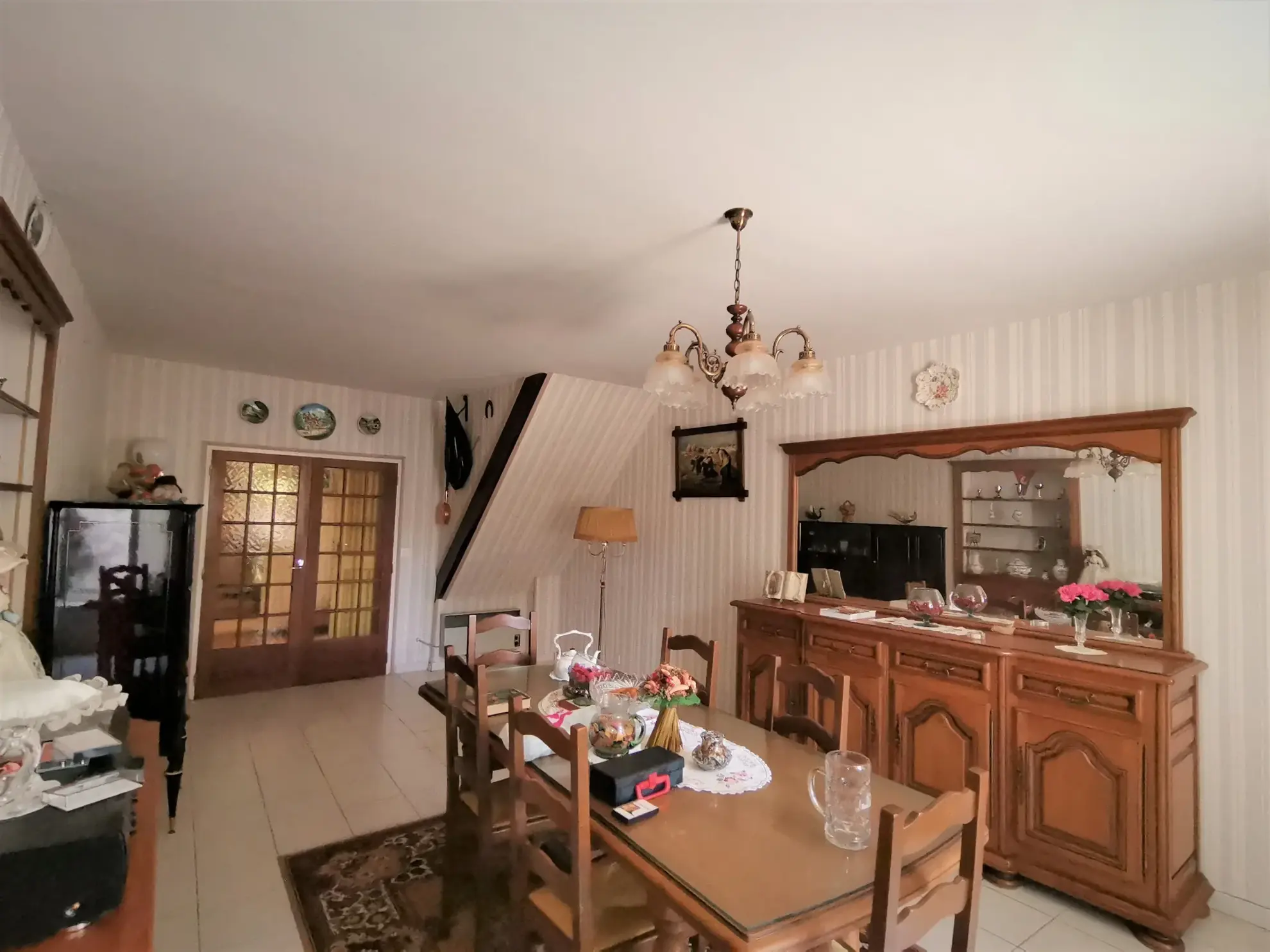 Maison en pierre à Prasville de 130m² avec cour et garage - À rénover