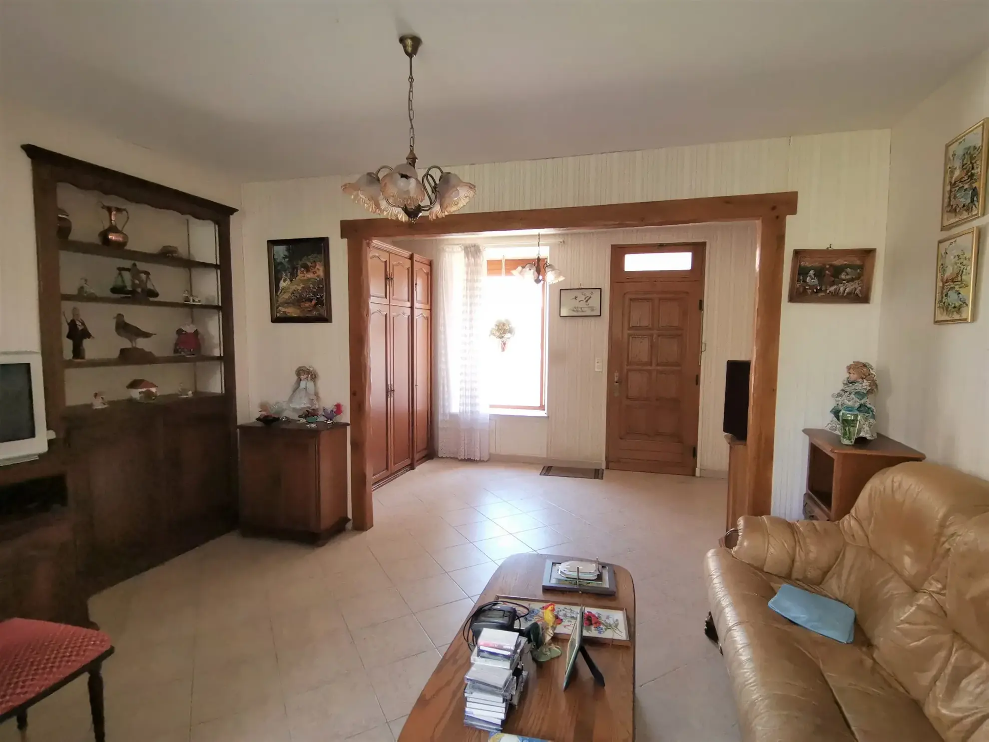 Maison en pierre à Prasville de 130m² avec cour et garage - À rénover 