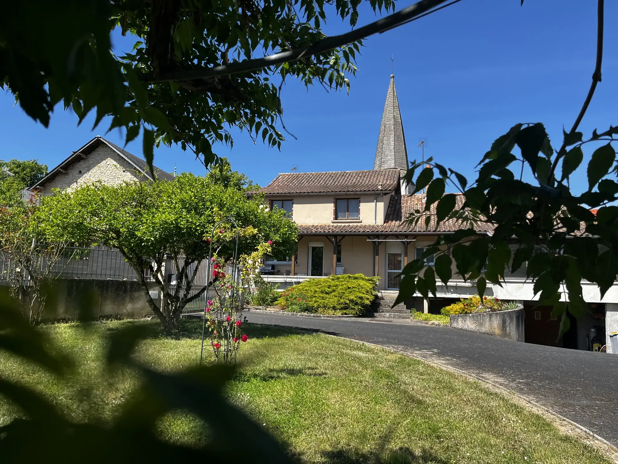 Belle maison familiale avec grand jardin et accès rivière à Mirebeau