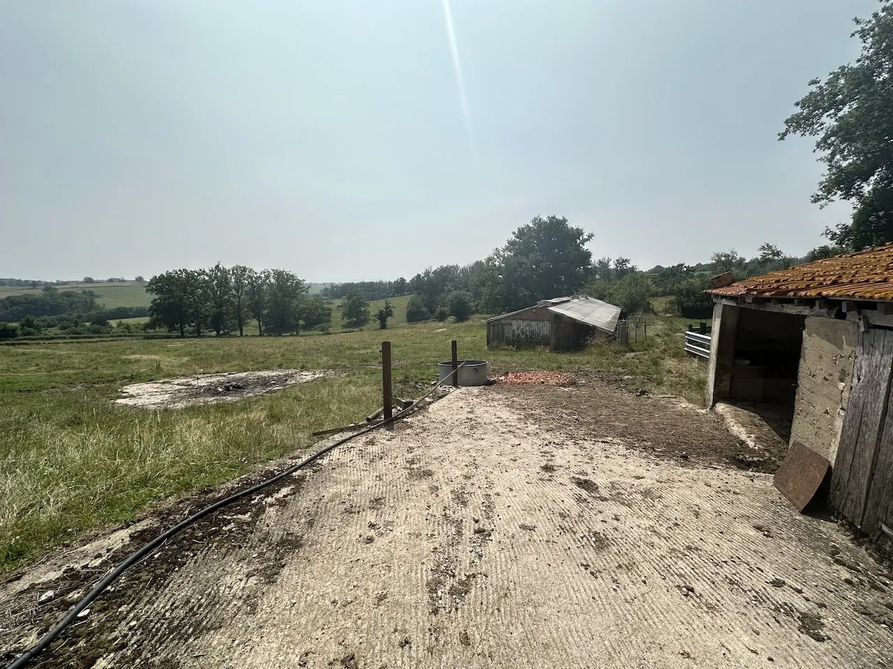 Ancienne ferme avec dépendances et terrain de 1,91 ha à Melay 