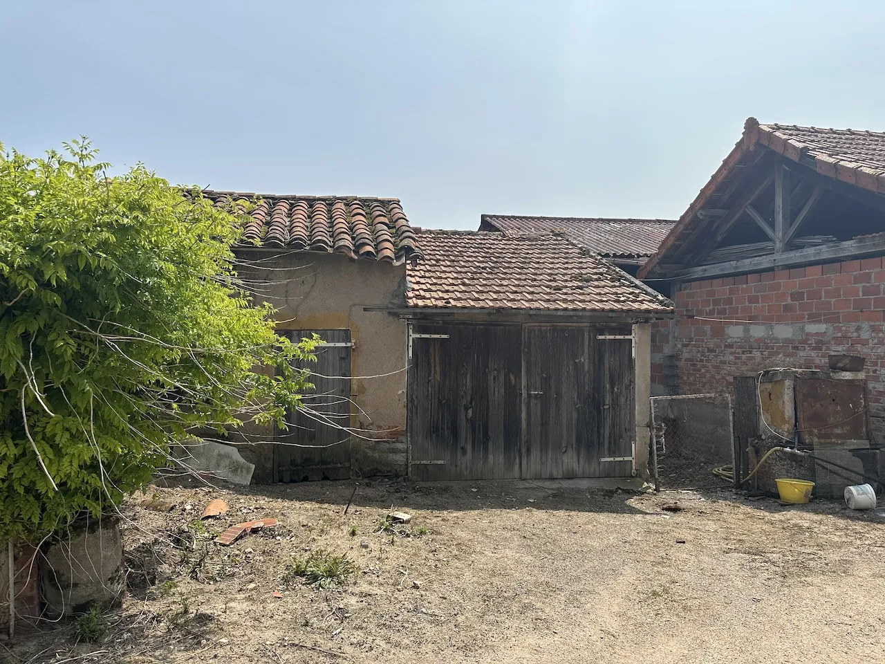 Ancienne ferme avec dépendances et terrain de 1,91 ha à Melay 