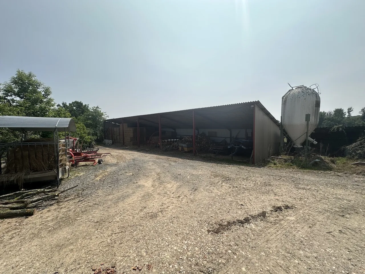 Ancienne ferme avec dépendances et terrain de 1,91 ha à Melay 