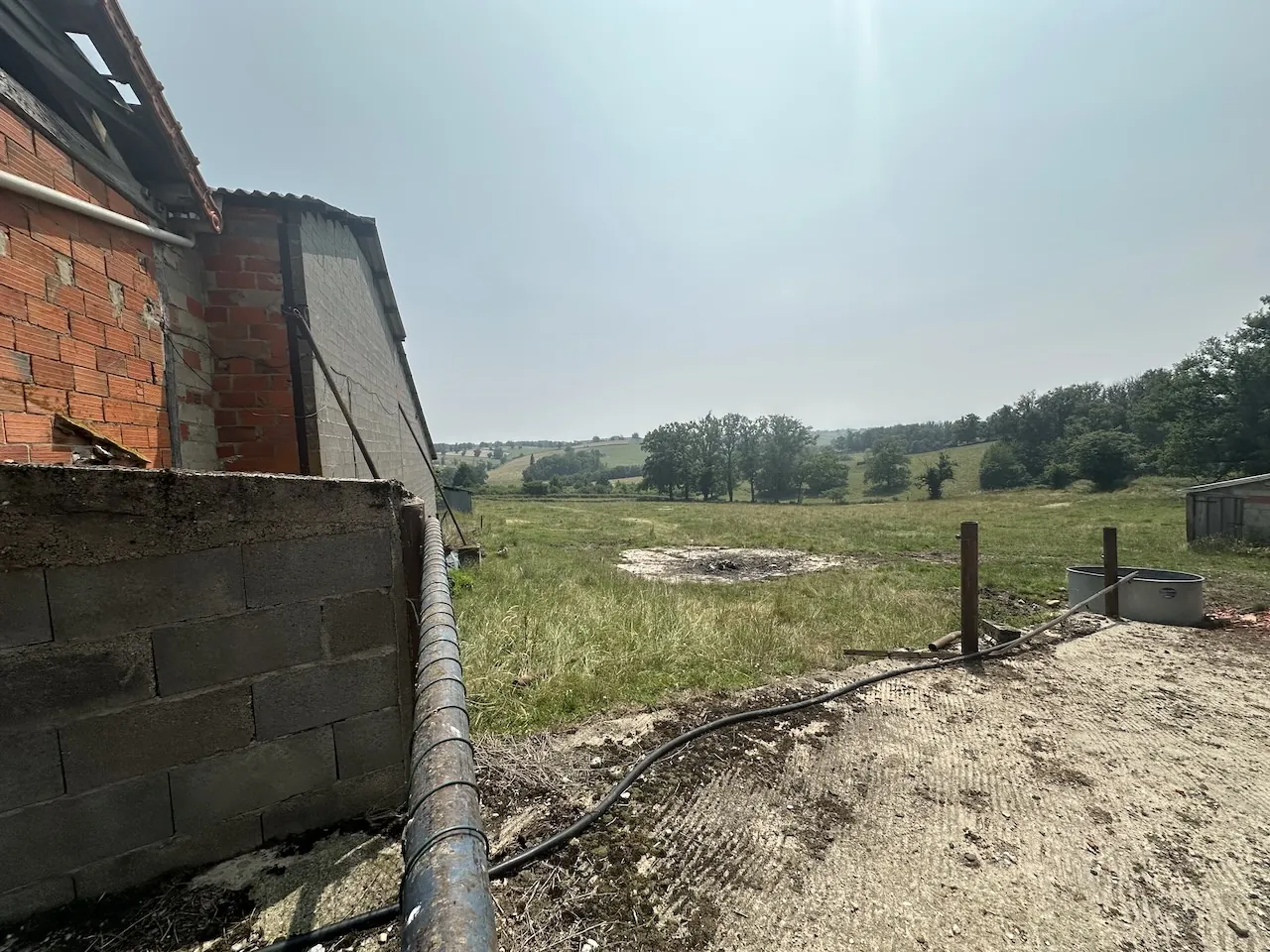 Ancienne ferme avec dépendances et terrain de 1,91 ha à Melay 