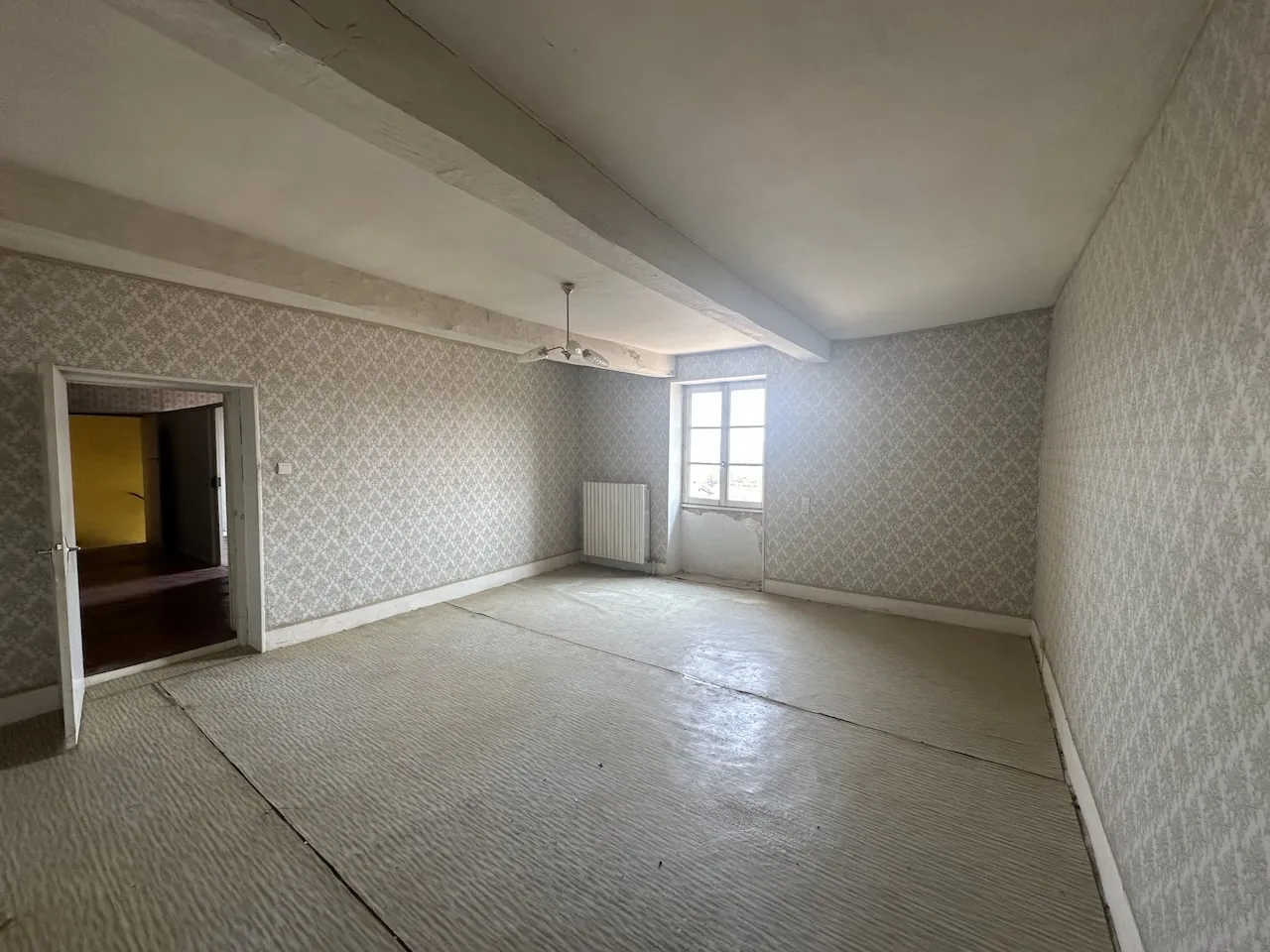 Ancienne ferme avec dépendances et terrain de 1,91 ha à Melay 