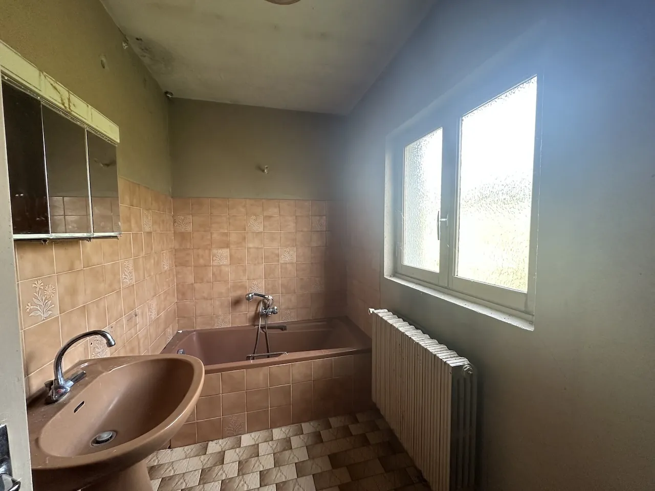 Ancienne ferme avec dépendances et terrain de 1,91 ha à Melay 