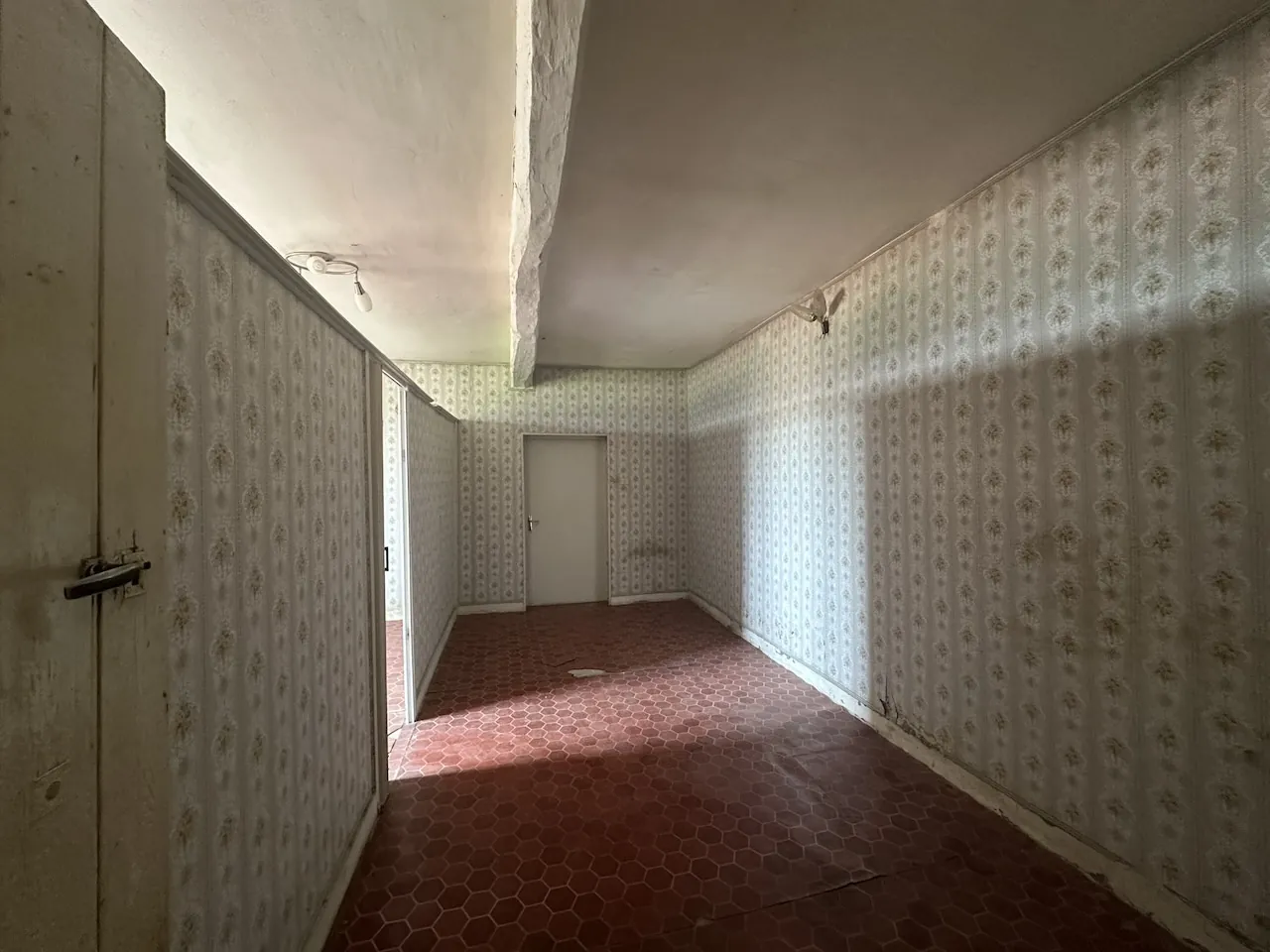 Ancienne ferme avec dépendances et terrain de 1,91 ha à Melay 