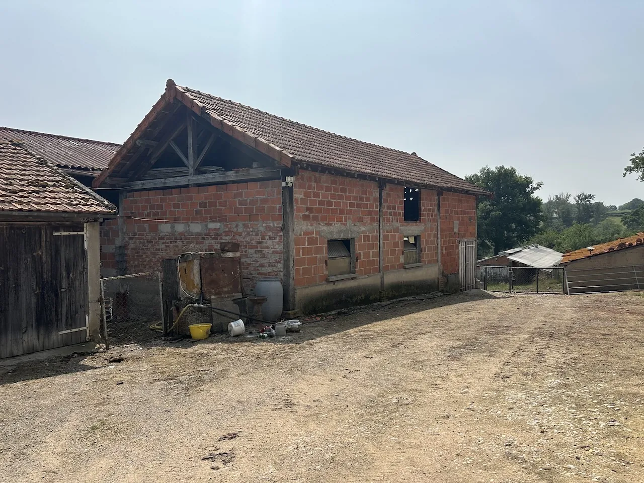 Ancienne ferme avec dépendances et terrain de 1,91 ha à Melay 