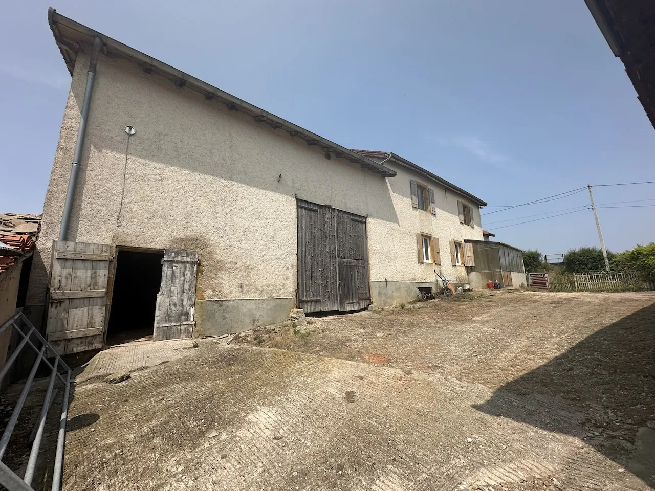 Ancienne ferme avec dépendances et terrain de 1,91 ha à Melay 