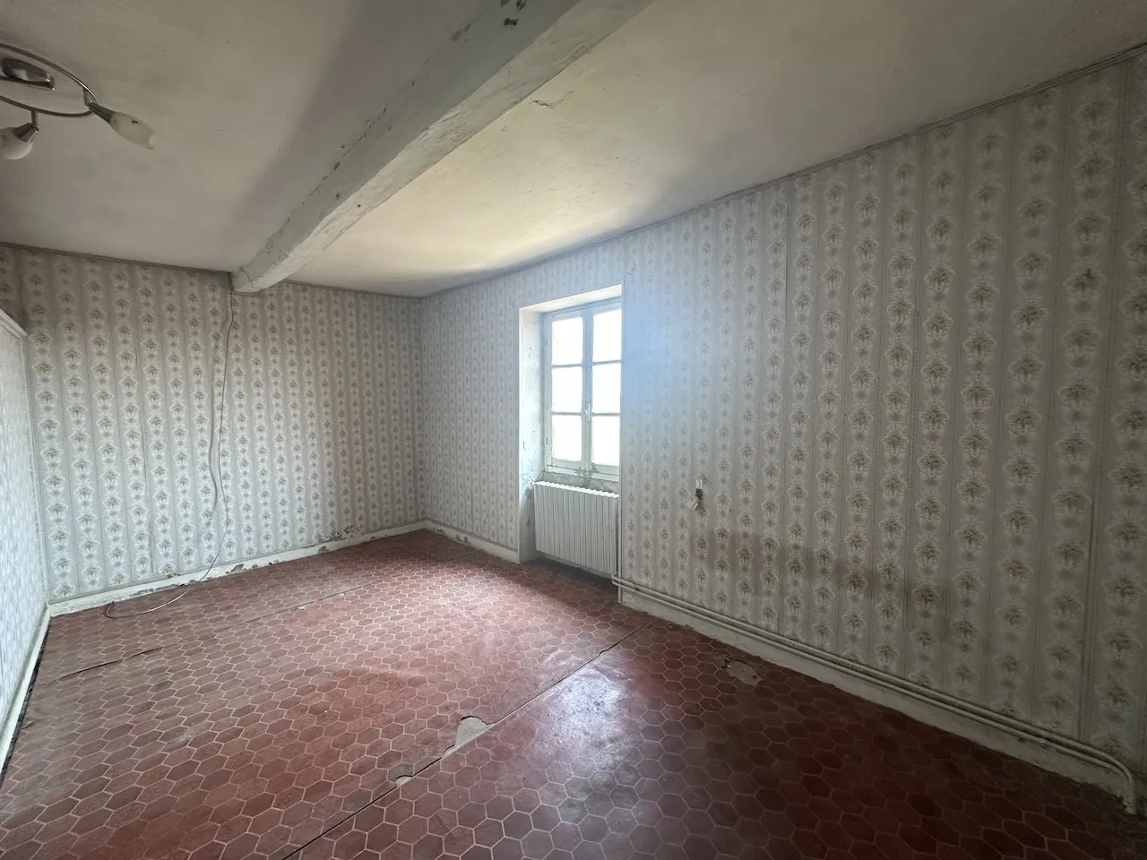 Ancienne ferme avec dépendances et terrain de 1,91 ha à Melay 