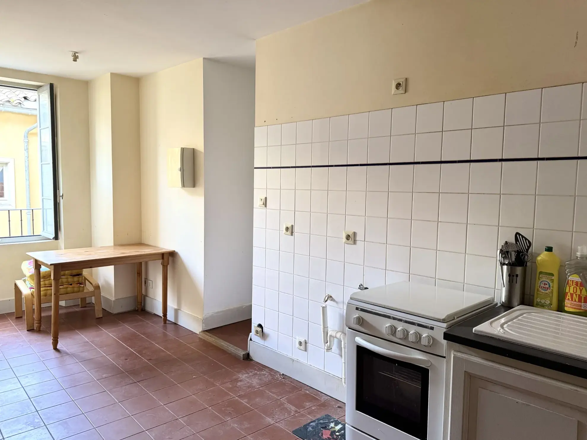 Immeuble à vendre de 135m² avec deux appartements et cour à Carcassonne 