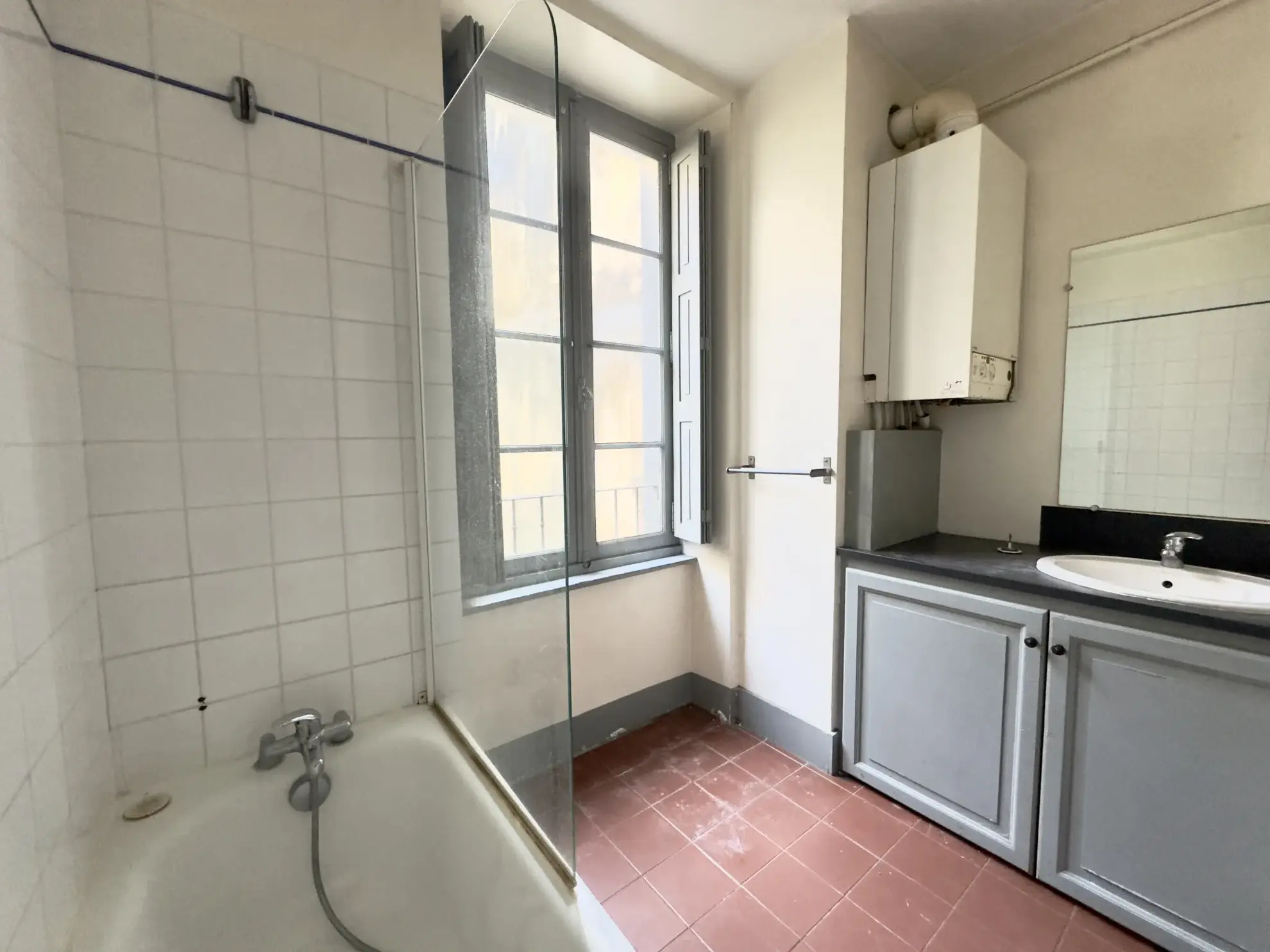 Immeuble à vendre de 135m² avec deux appartements et cour à Carcassonne 