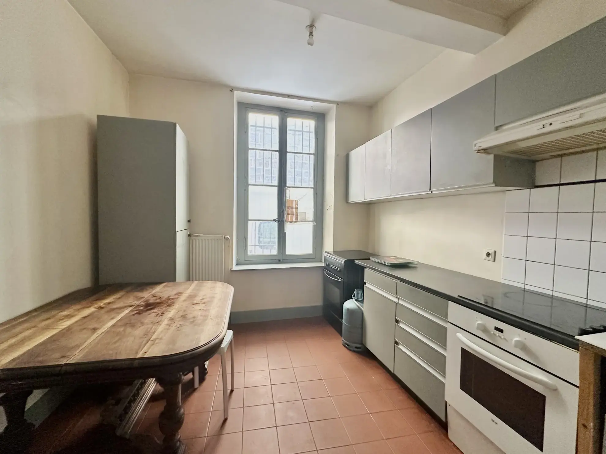 Immeuble à vendre de 135m² avec deux appartements et cour à Carcassonne 