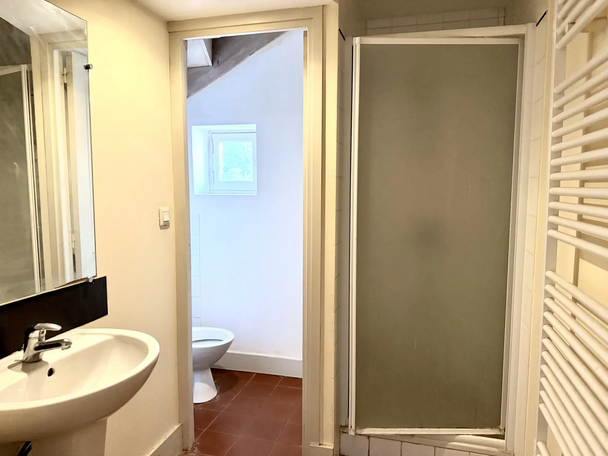 Immeuble à vendre de 135m² avec deux appartements et cour à Carcassonne 