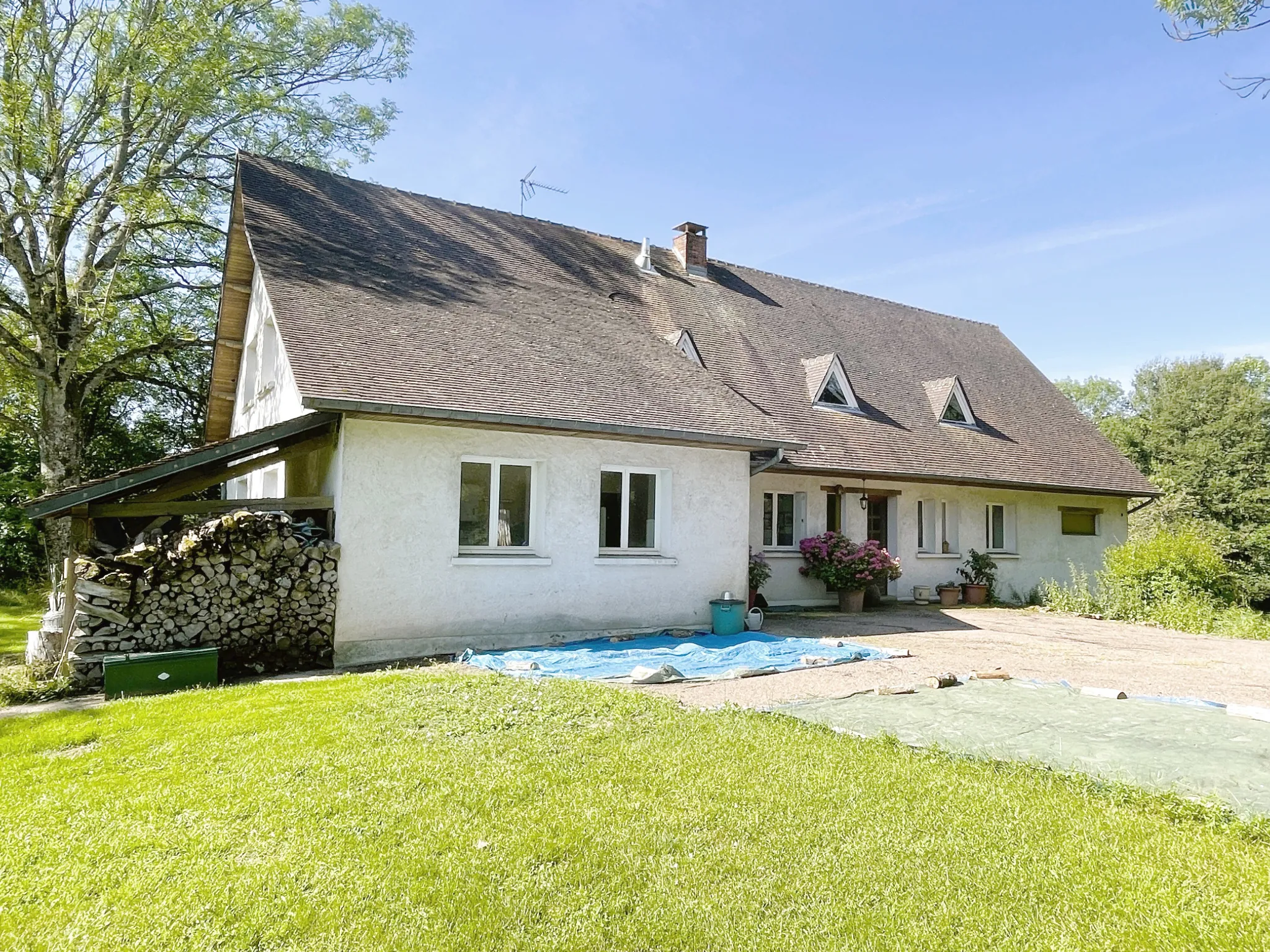 Maison à Premery avec grand terrain, rivière et espace pour chevaux