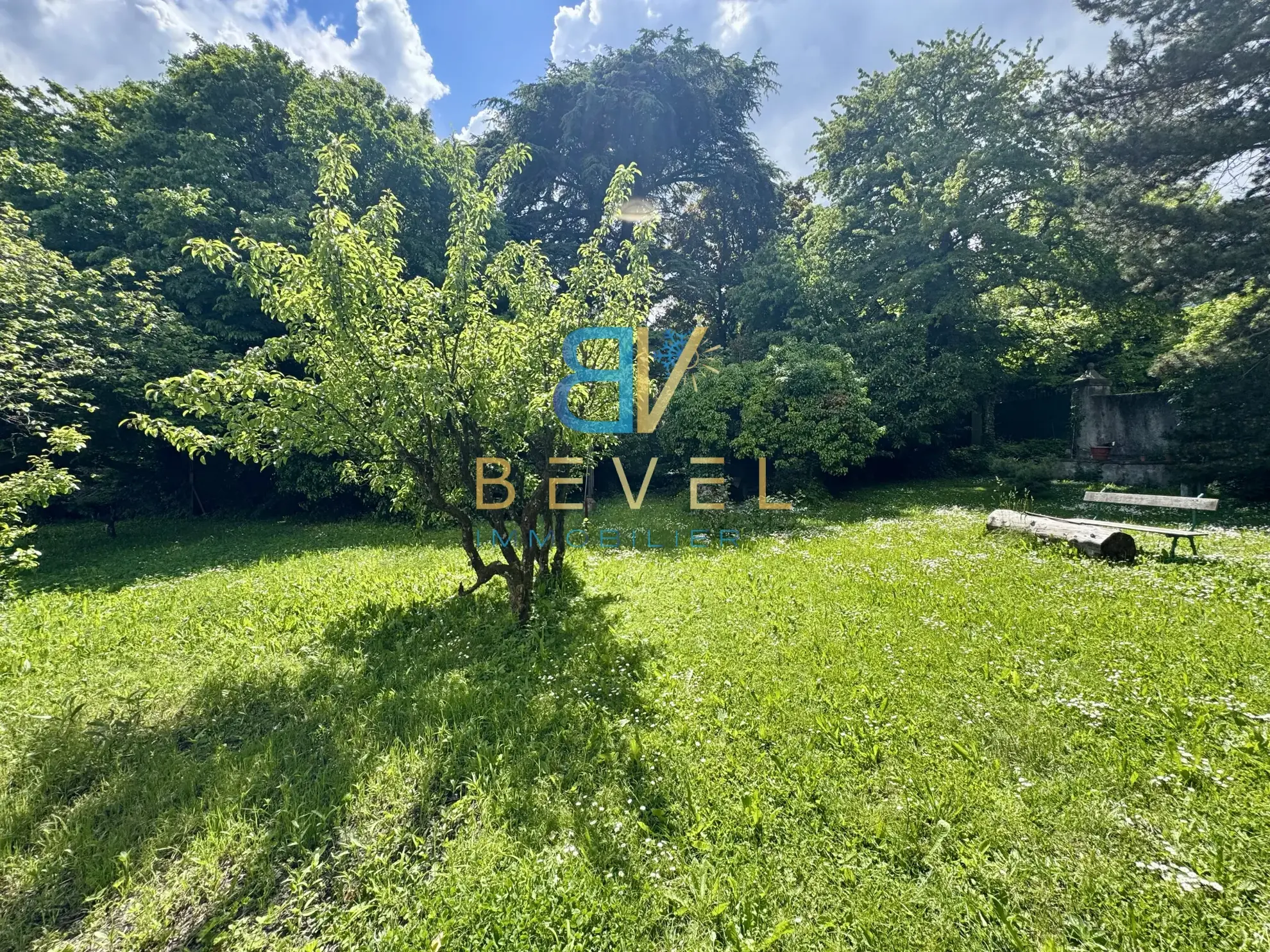 Terrain constructible à Saint-Jean-de-Maurienne, vue dégagée, proche commodités 