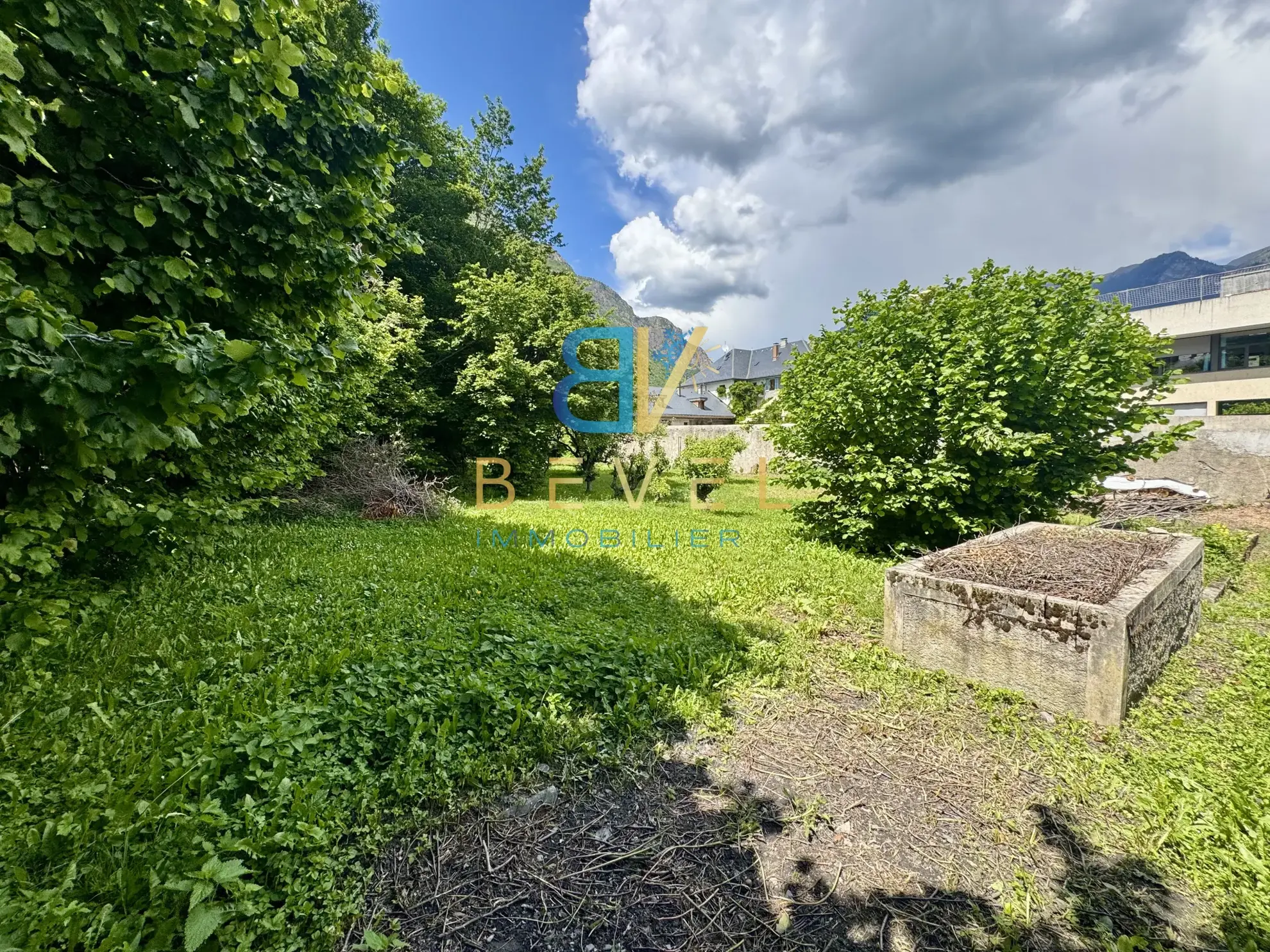 Terrain constructible à Saint-Jean-de-Maurienne, vue dégagée, proche commodités 