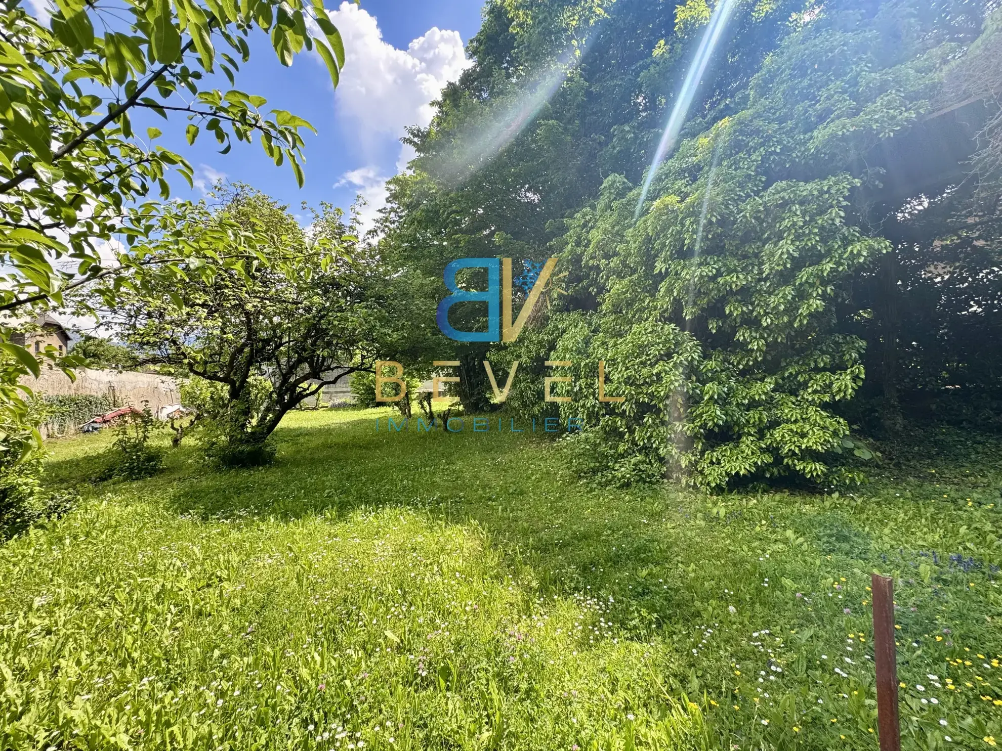 Terrain constructible à Saint-Jean-de-Maurienne, vue dégagée, proche commodités 