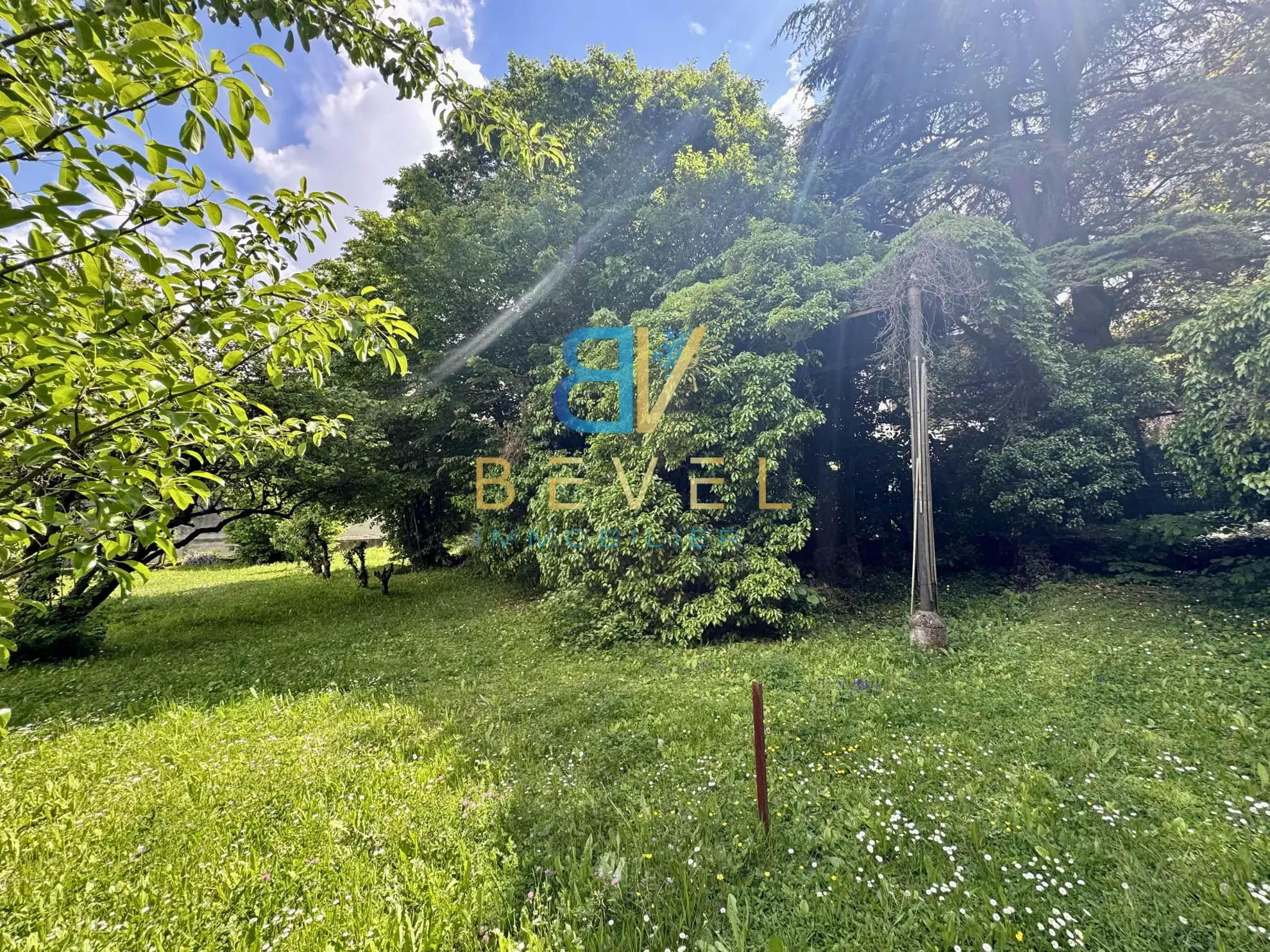 Terrain constructible à Saint-Jean-de-Maurienne, vue dégagée, proche commodités 