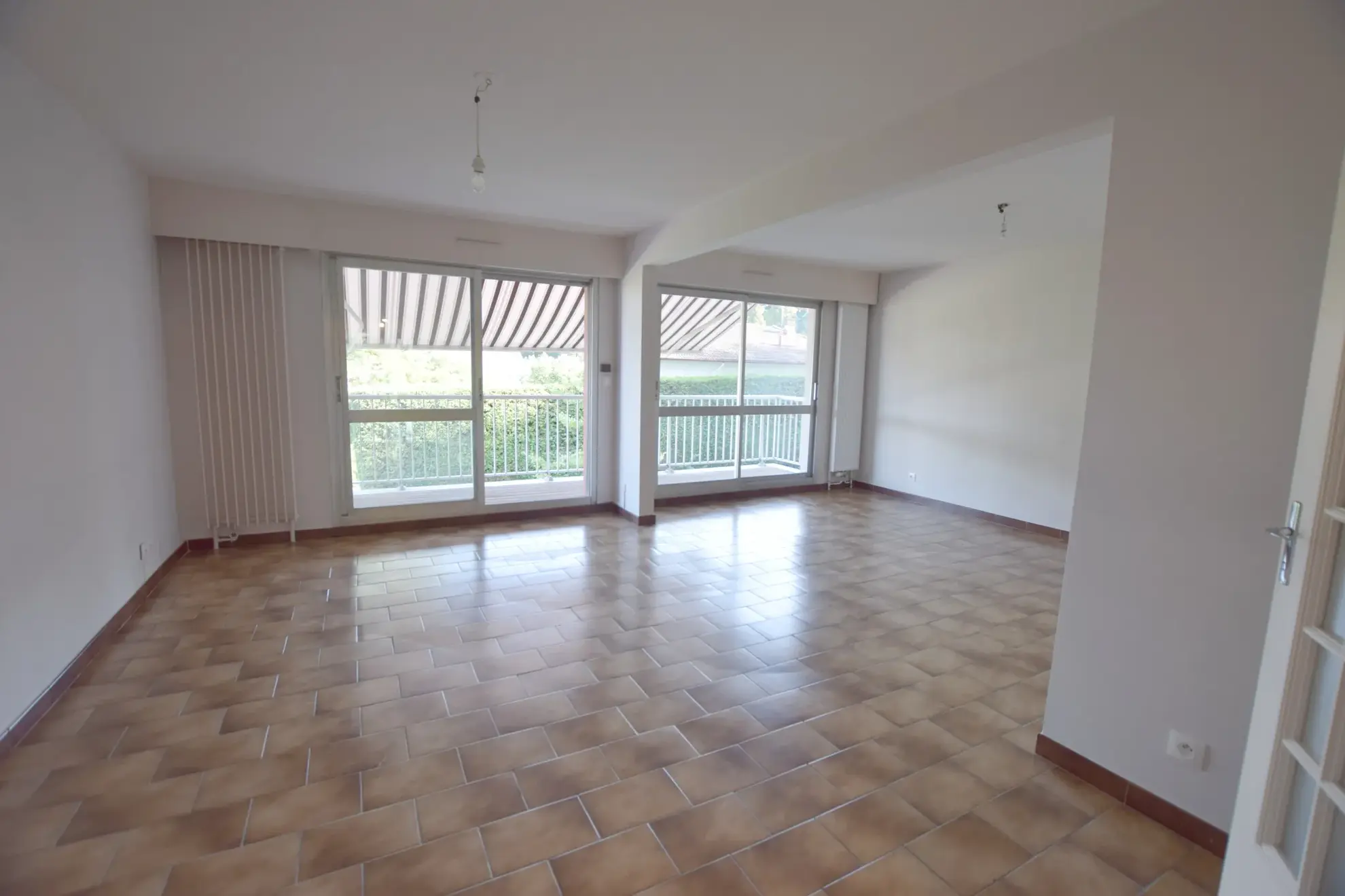 Appartement F5 rénové avec terrasse et vue dégagée à Montbéliard 